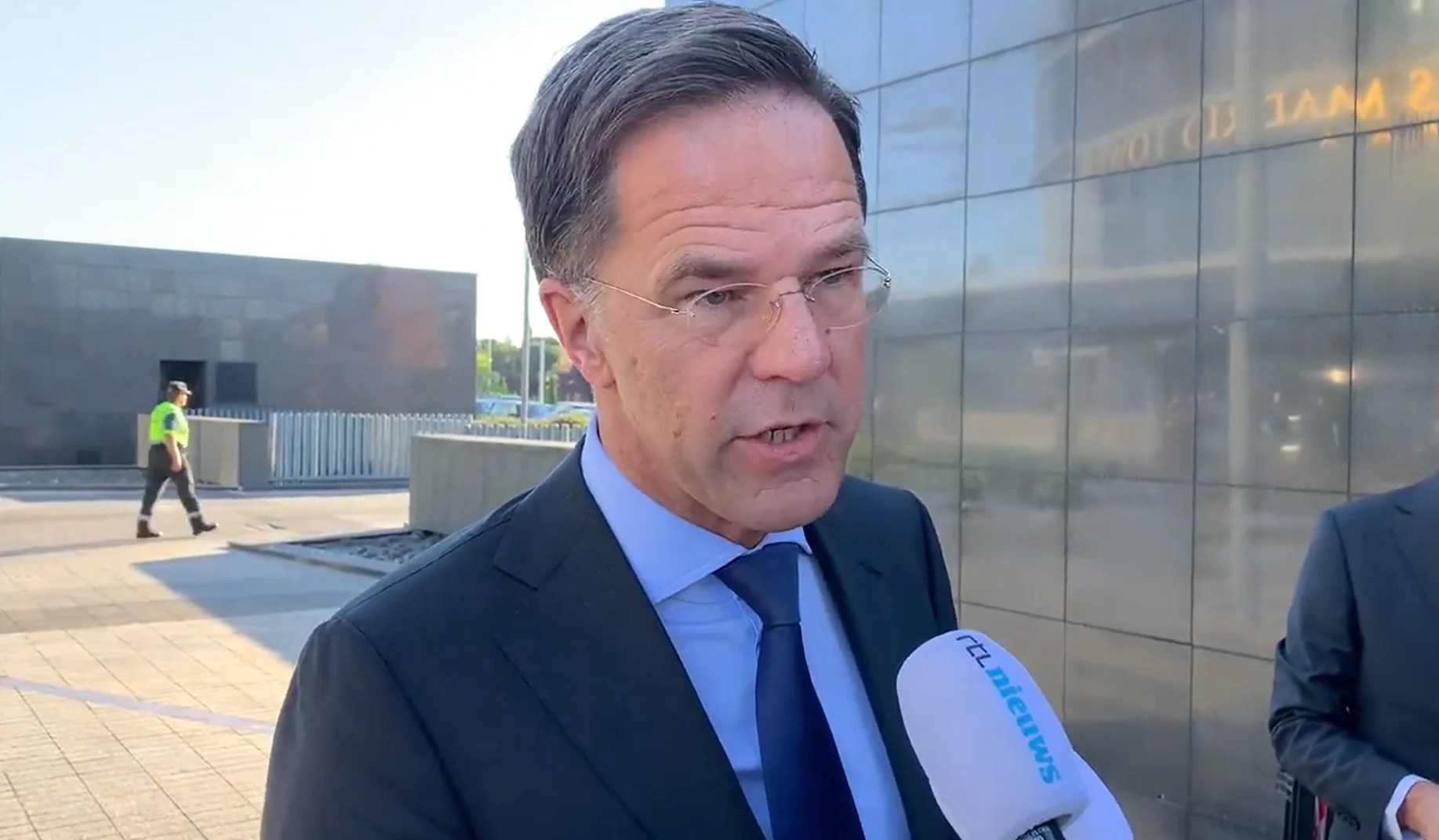 Rutte woest op rellende boeren bij woning minister: 'Vreselijke beelden'