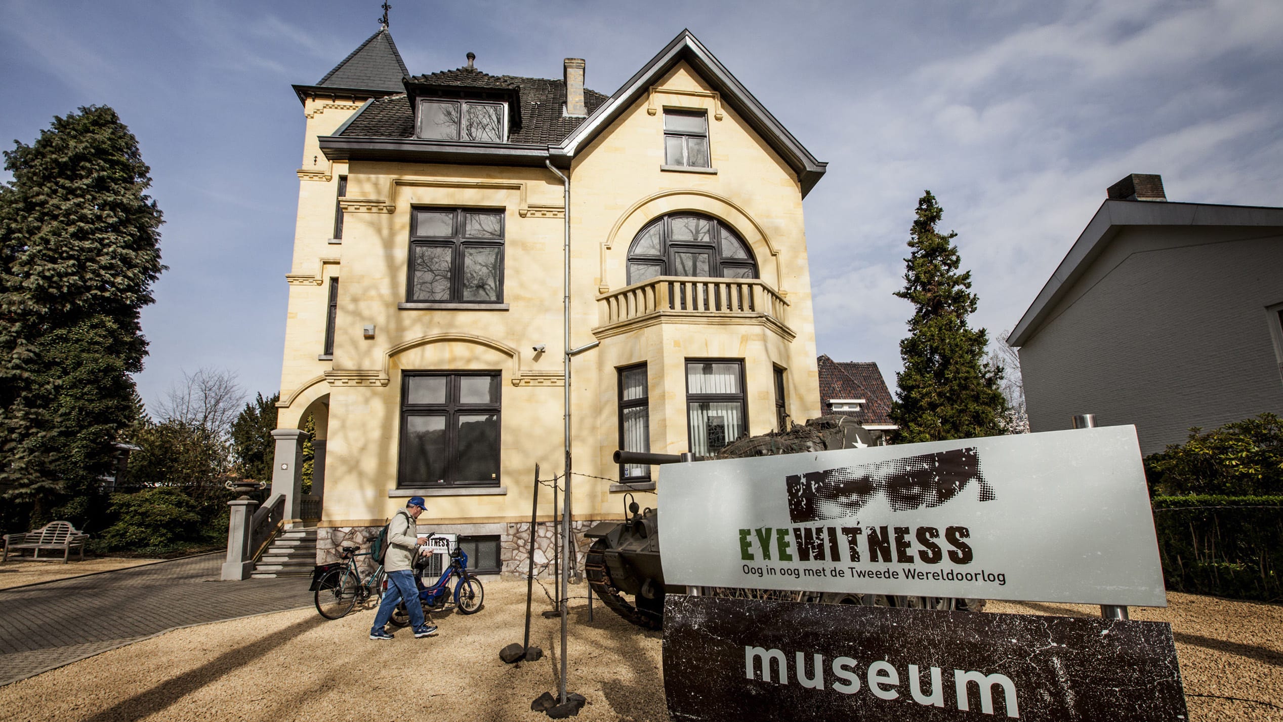 Grote inbraak in oorlogsmuseum Beek: 'Het hart is uit mijn collectie'