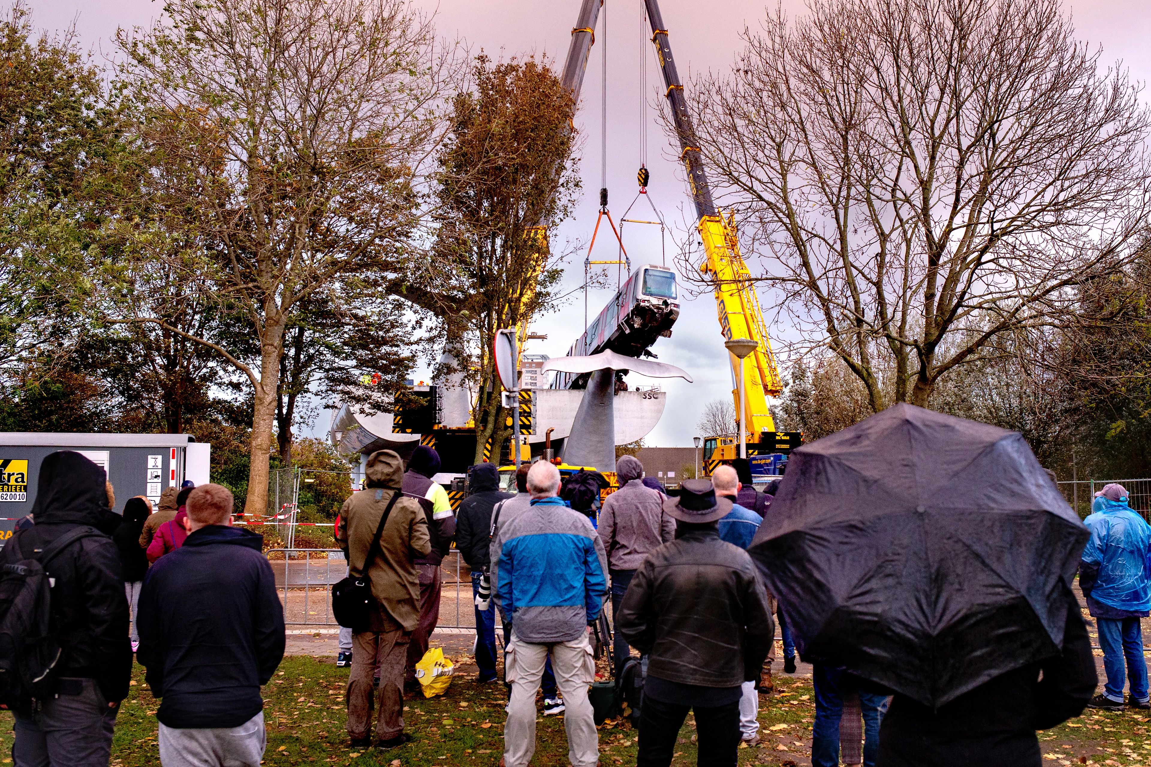Metrobestuurder Spijkenisse 'aan de dood ontsnapt', bergingsactie afgerond