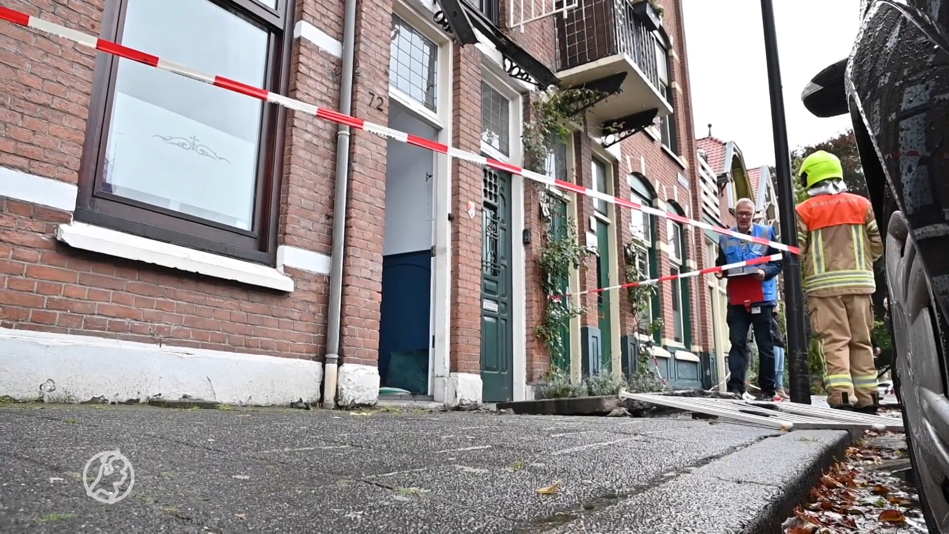 Vader en zoon storten met balkon meters naar beneden in Vlaardingen