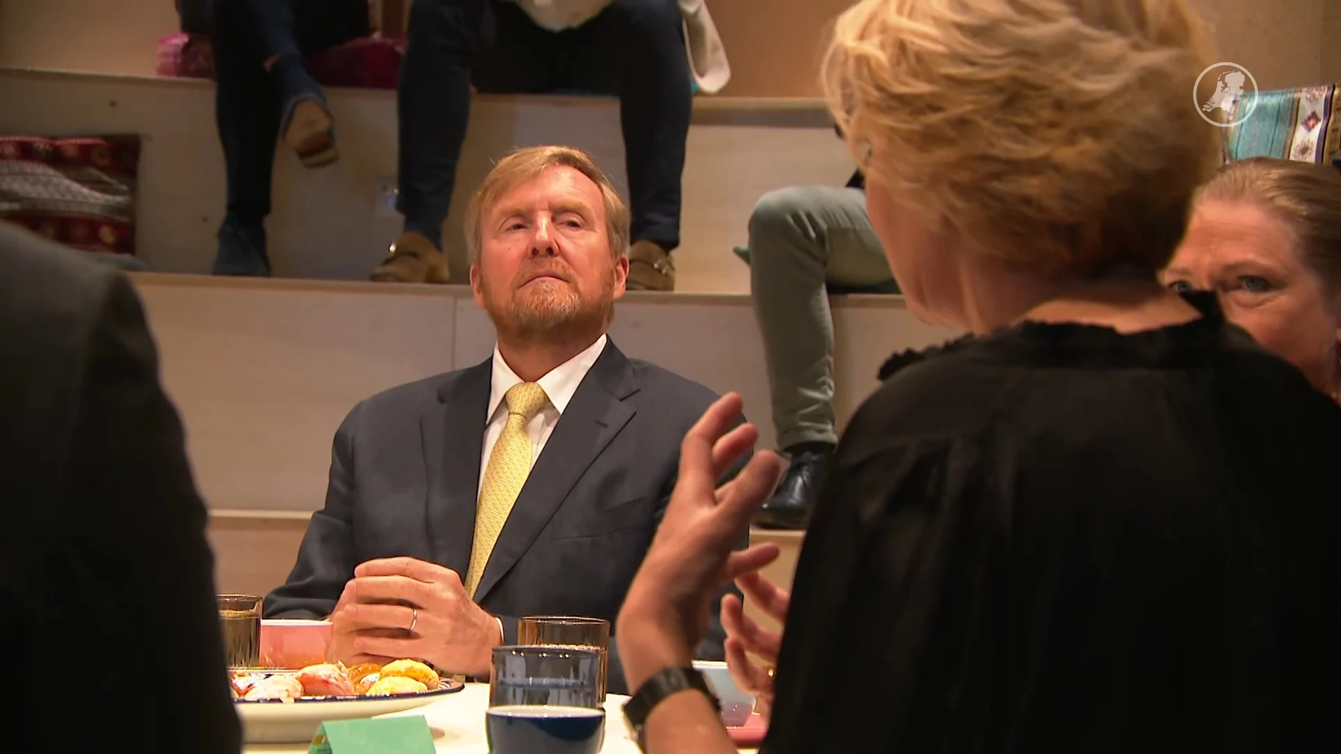 Koning Willem-Alexander ontvangt brievenschrijvers op Paleis Noordeinde