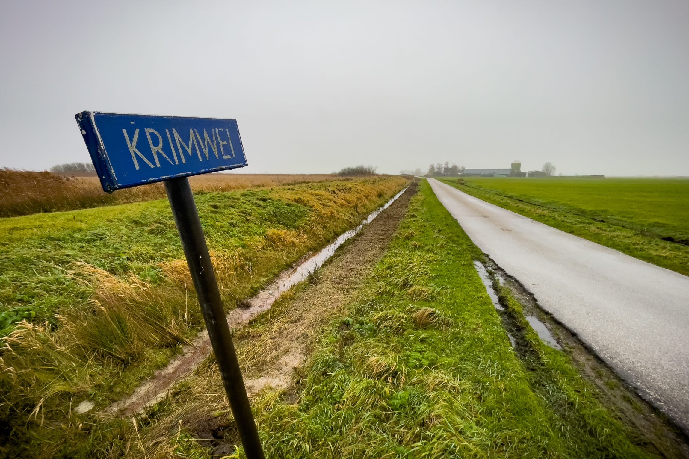 Dode man (19) gevonden in water bij Jutrijp, politie zoekt getuigen