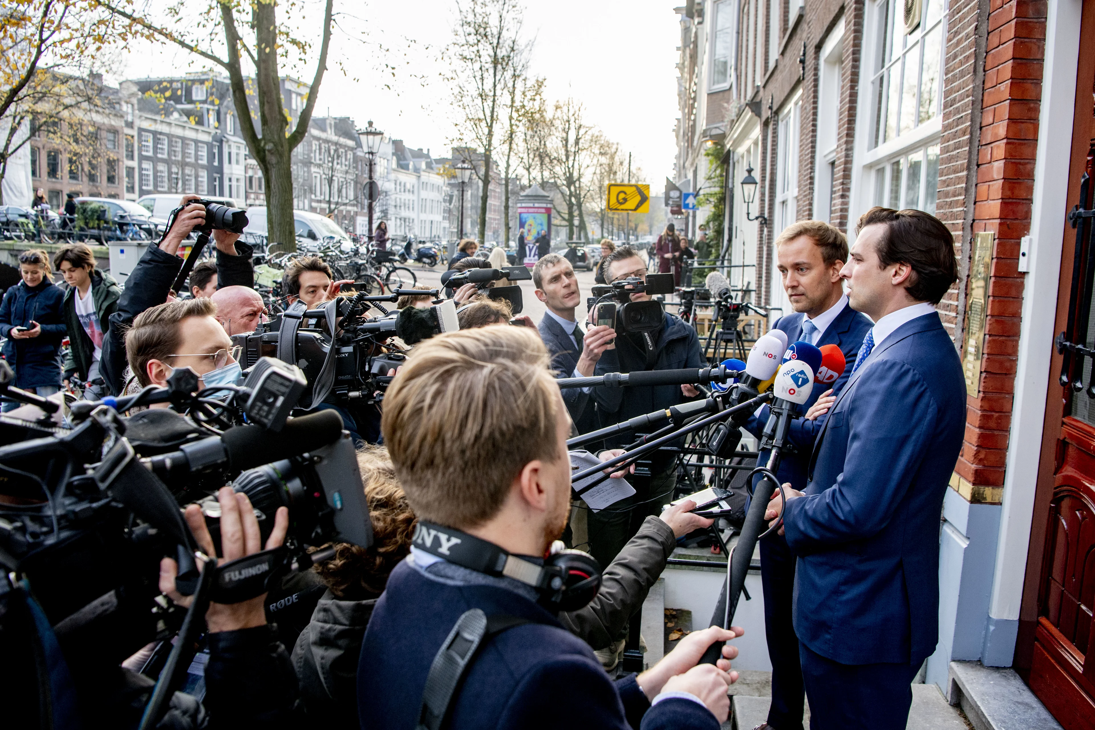 Forum voor Democratie zet Thierry Baudet per direct uit partijbestuur