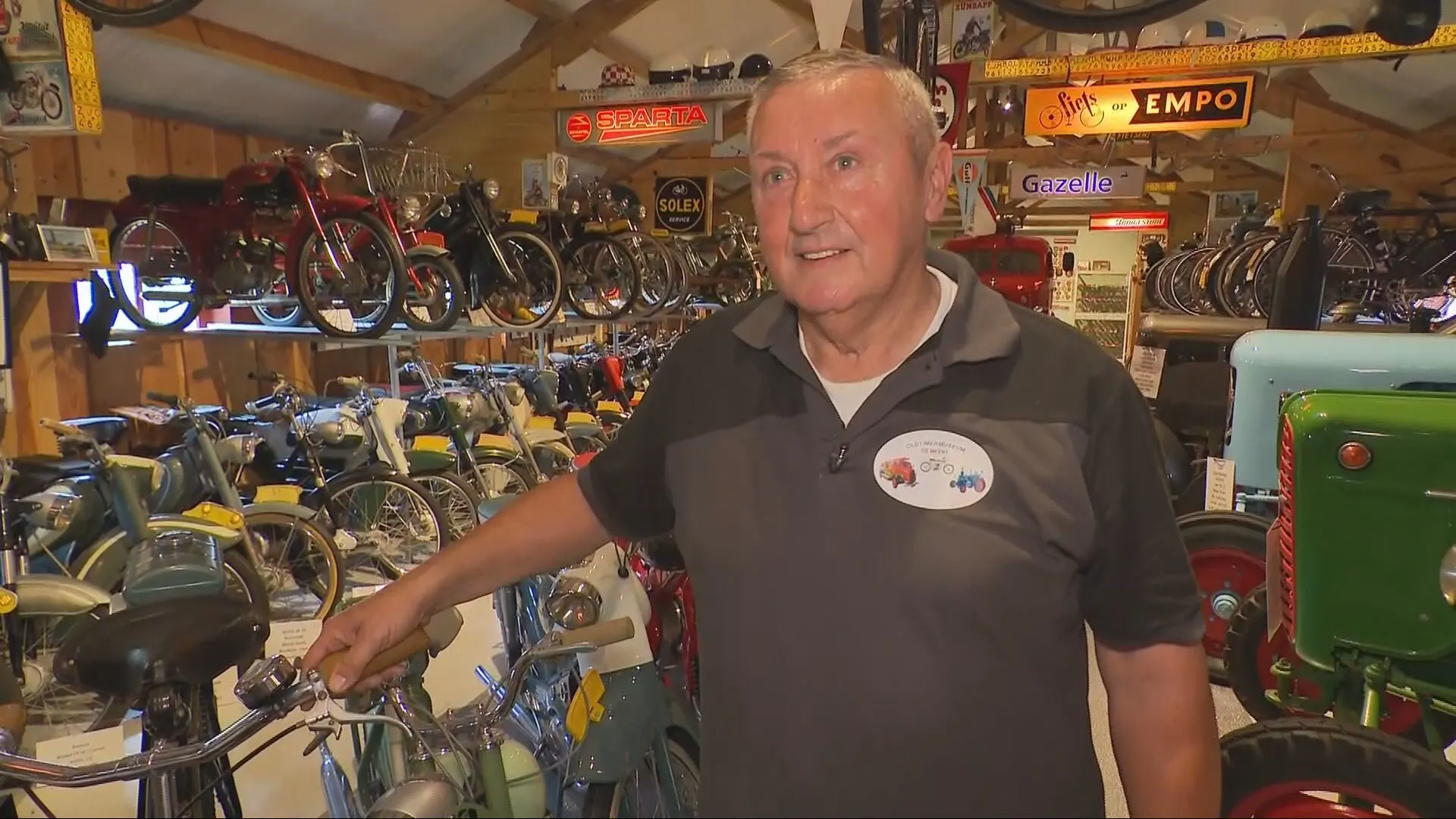 Nostalgie in Rhenen: Cees heeft maar liefst 300 oldtimer-brommers