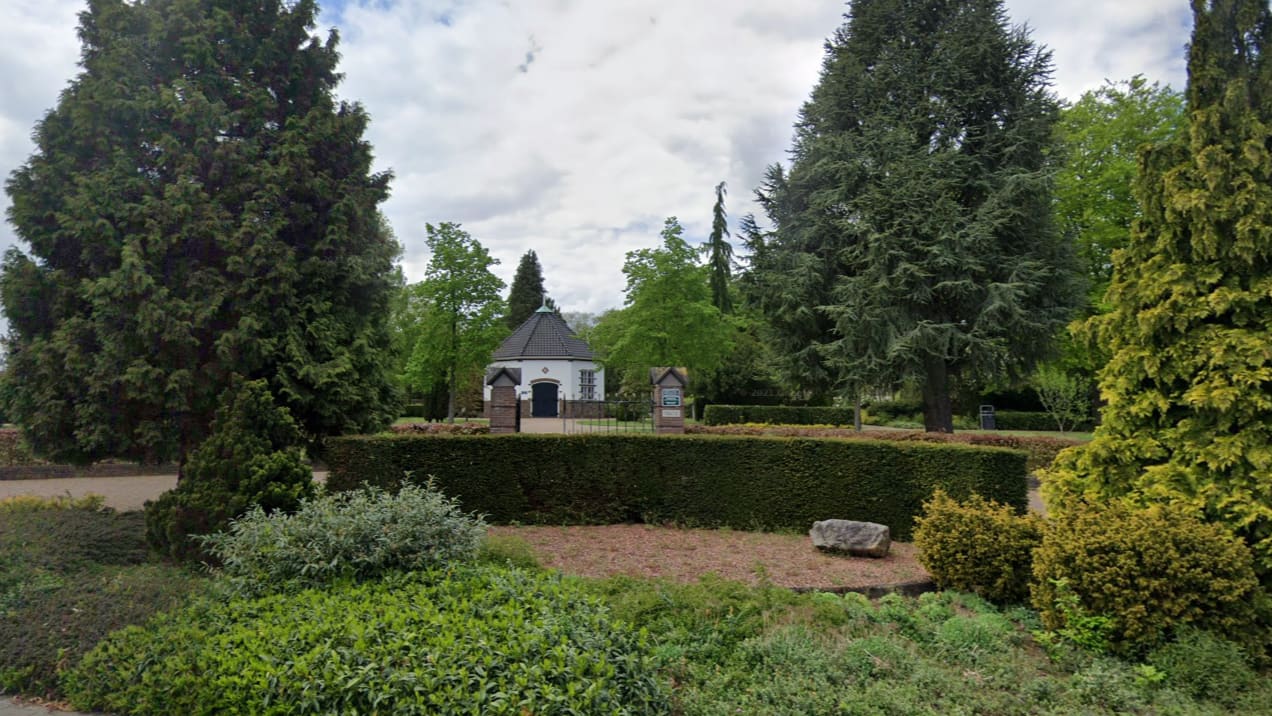 Meerdere graven 'moedwillig' vernield, politie zoekt contact met nabestaanden