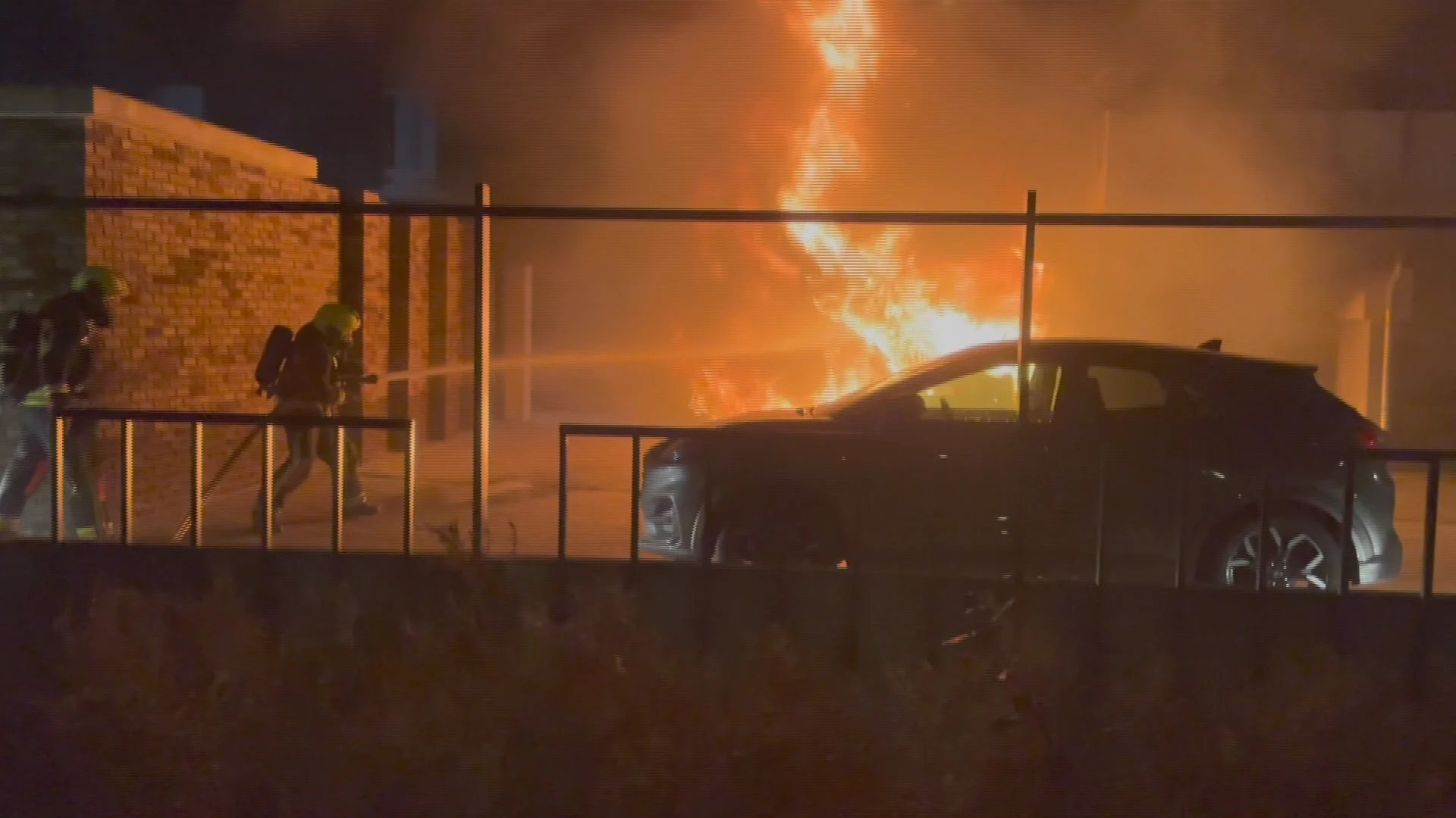 Tientallen bewoners appartementencomplex Leiden belanden op straat na autobrand