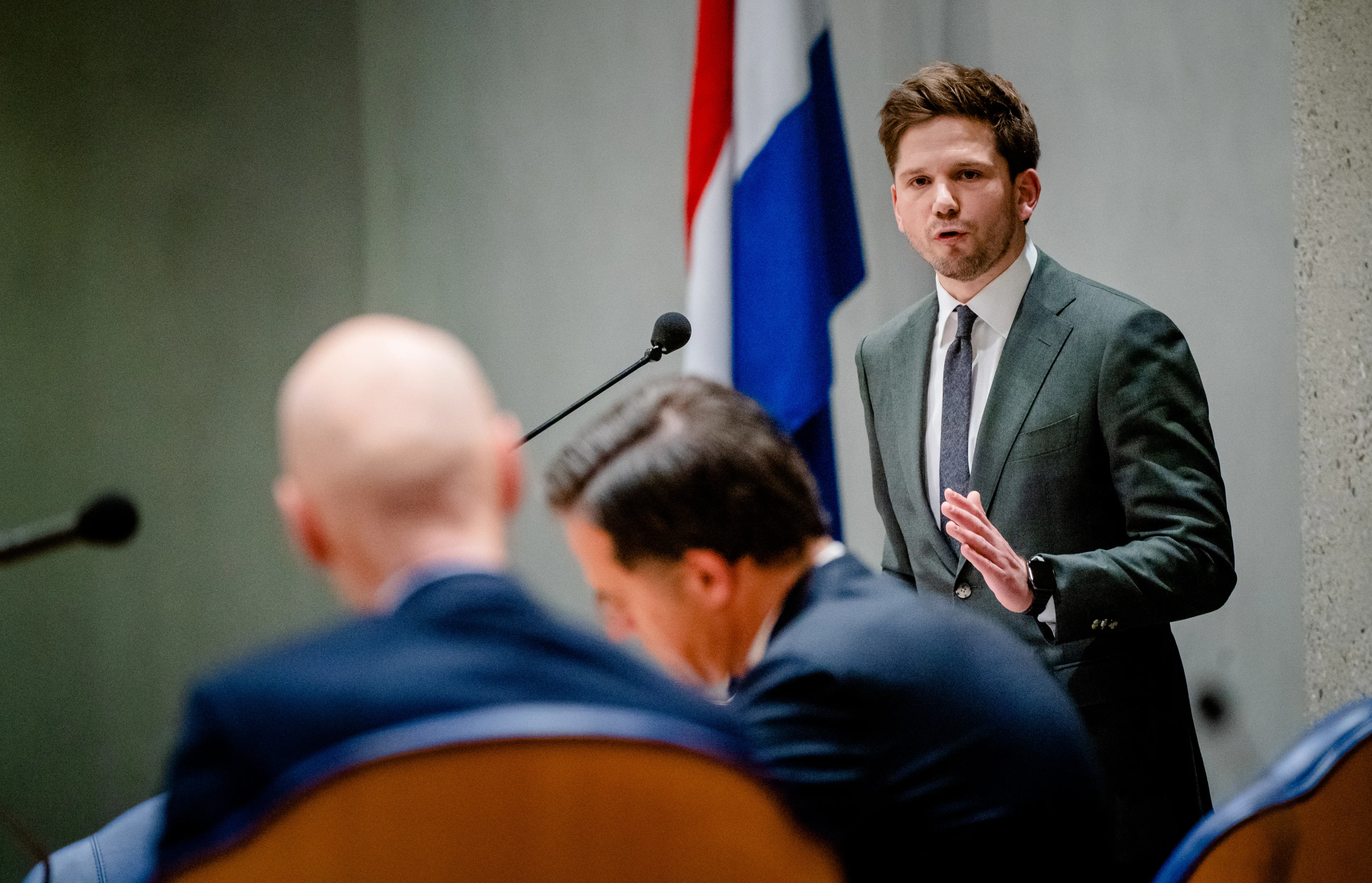 Kamervoorzitter Bergkamp legt coronadebat stil na optreden FVD