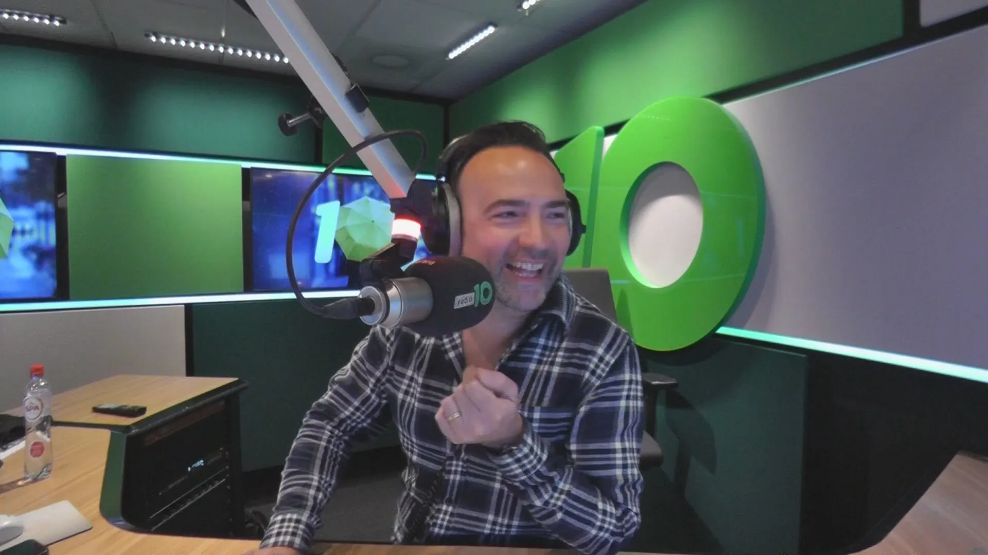 Gerard Ekdom presenteert radioshow samen met zijn vrouw om Internationale Vrouwendag