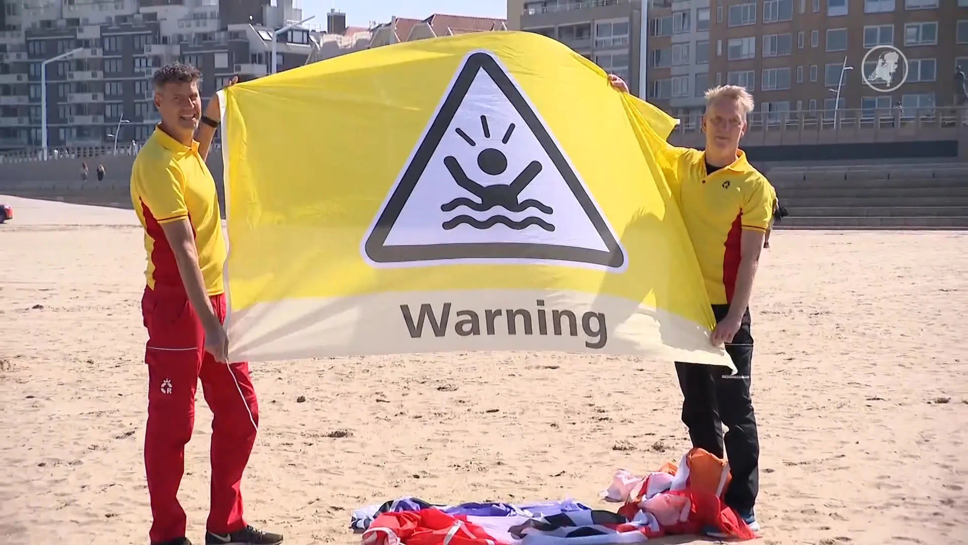 Nieuwe vlaggen op de Nederlandse stranden: dit betekenen ze