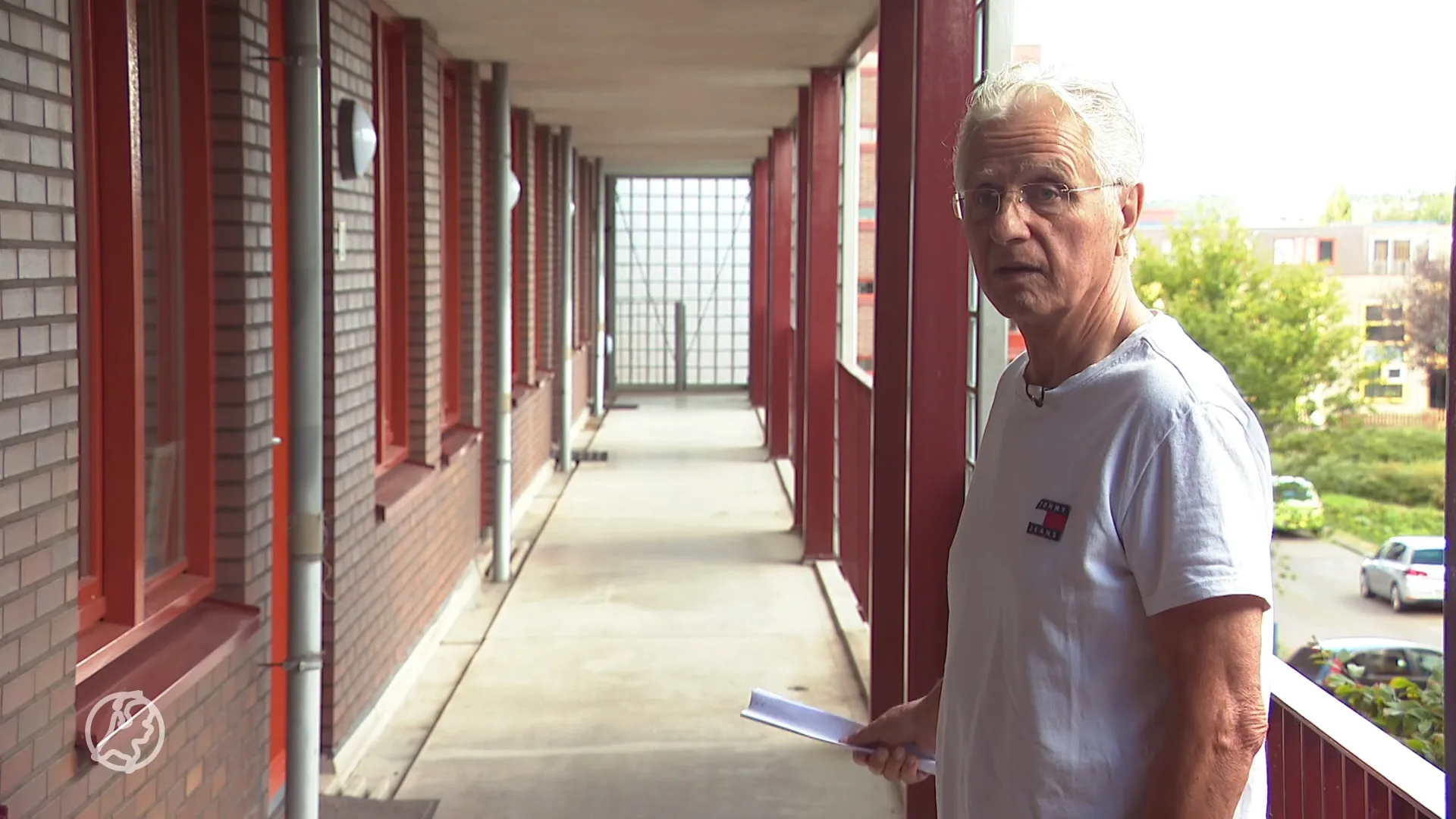 Plantjes verboden in ooit zo kleurrijke galerijflat: 'Net een gevangenis'