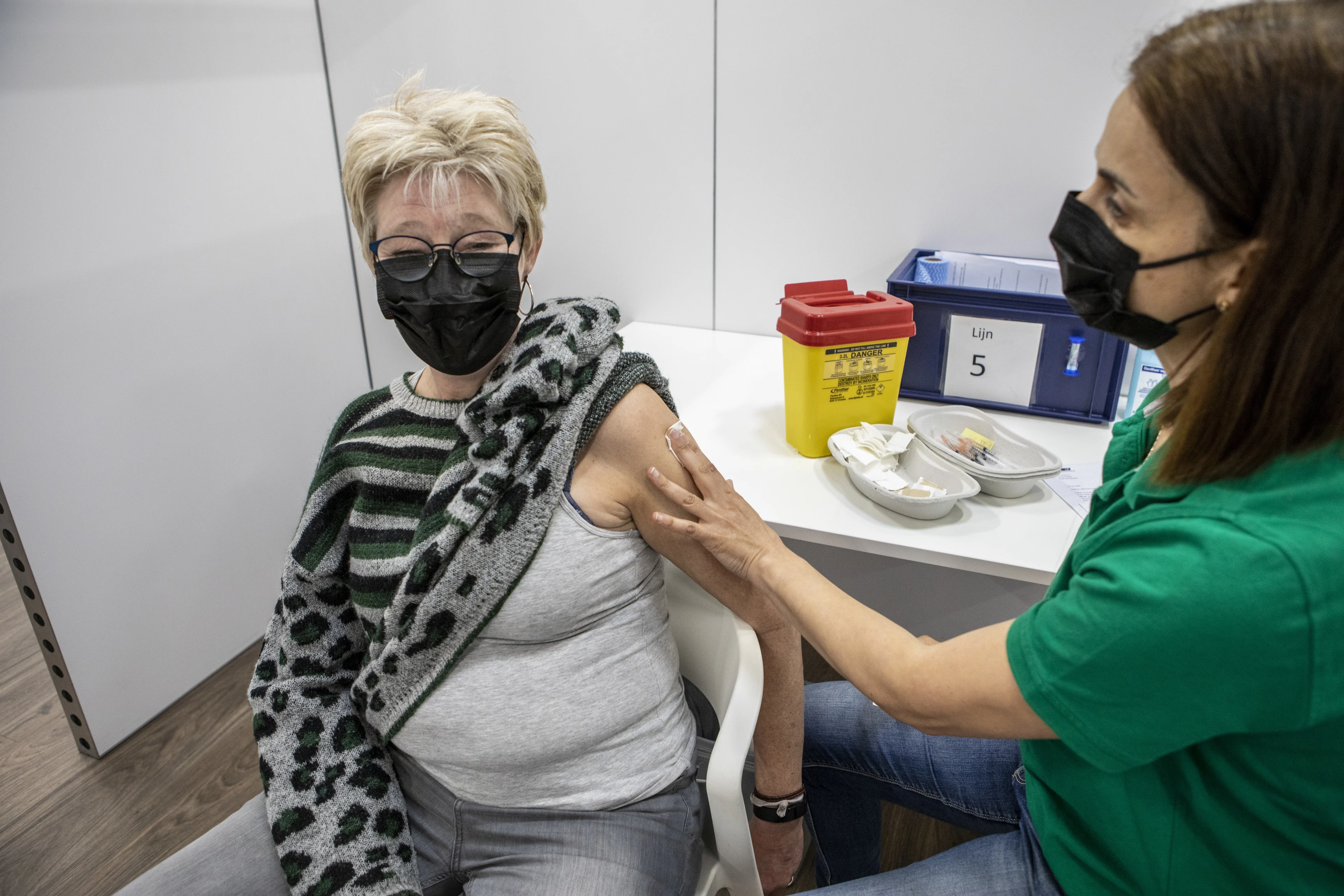 Vier extra meldingen van trombose en laag aantal bloedplaatjes na vaccinatie met AstraZeneca