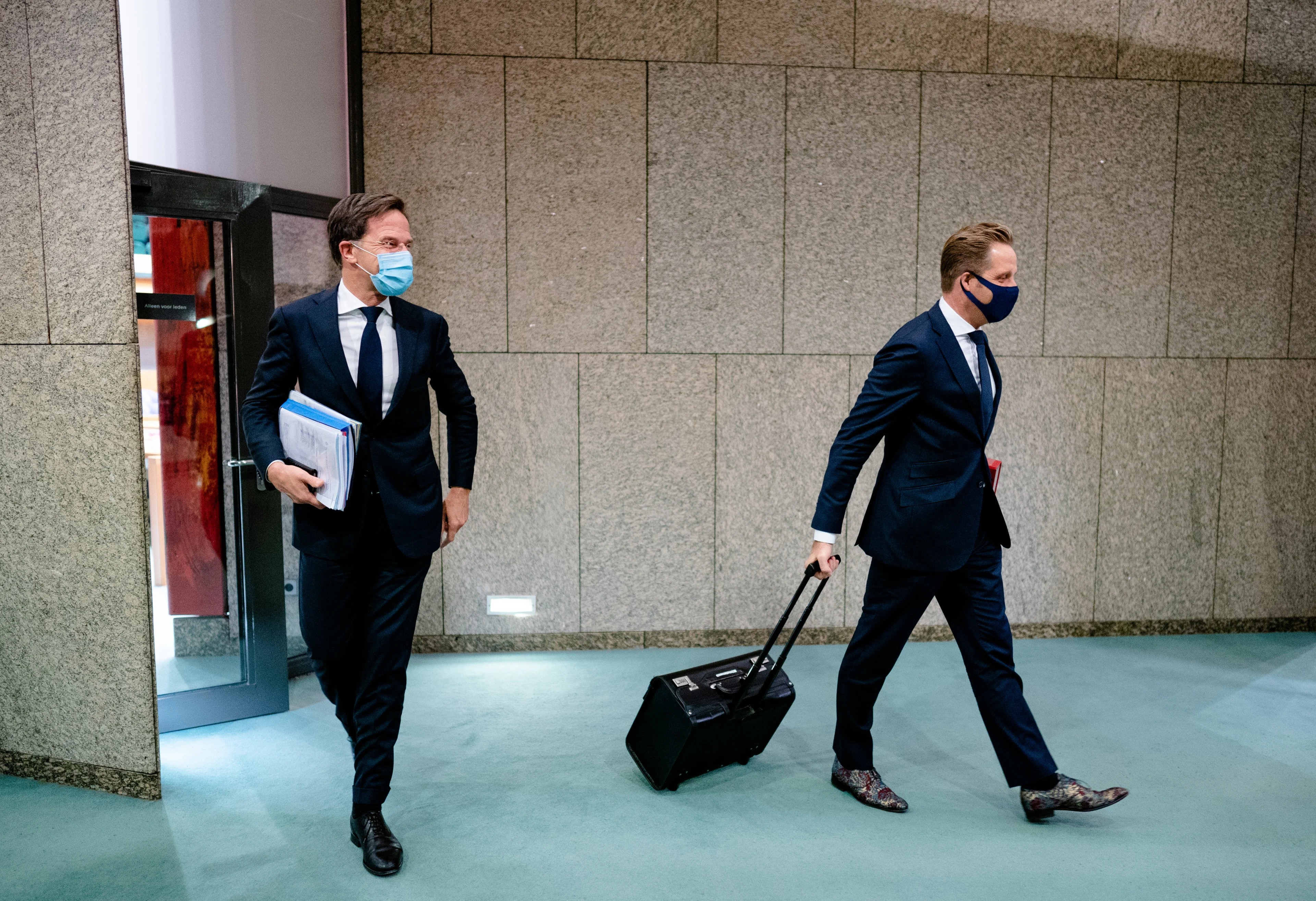 'Kabinet komt dinsdagavond niet met strengere coronamaatregelen'