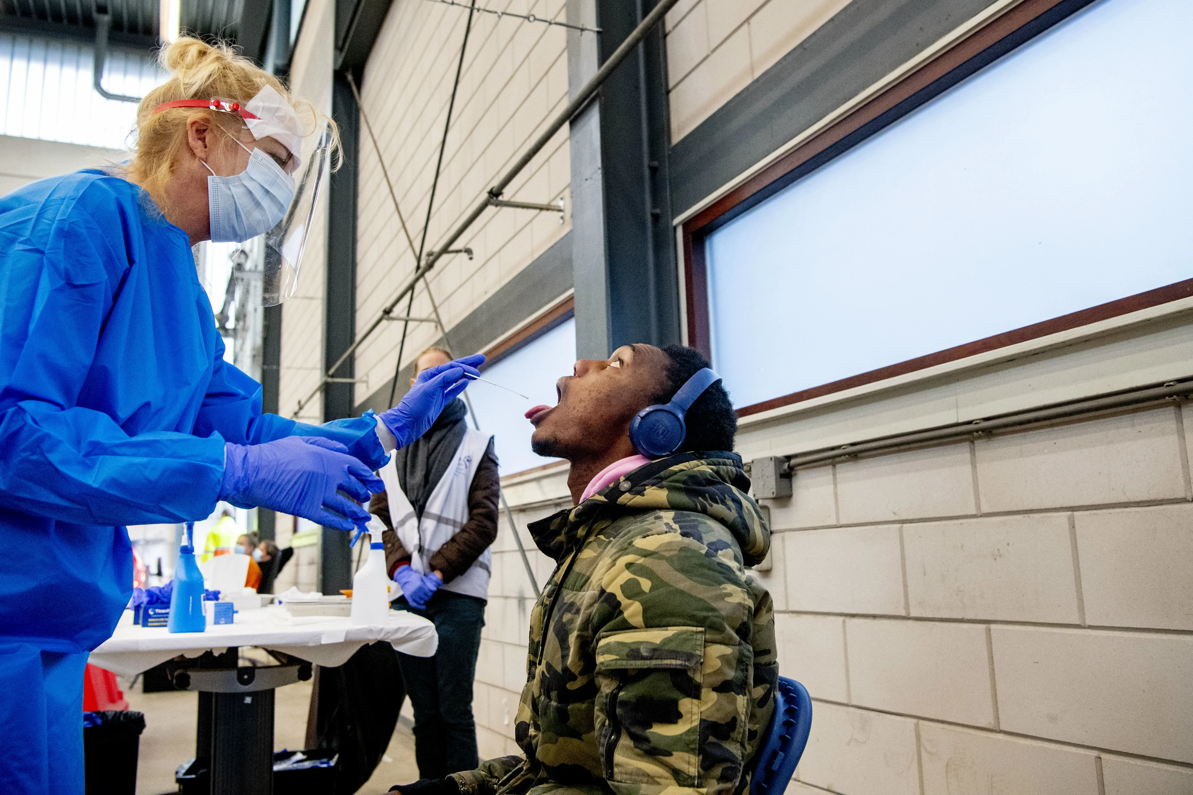 Voorzichtig optimisme bij RIVM: 'Lijkt alsof we begin afvlakking zien'