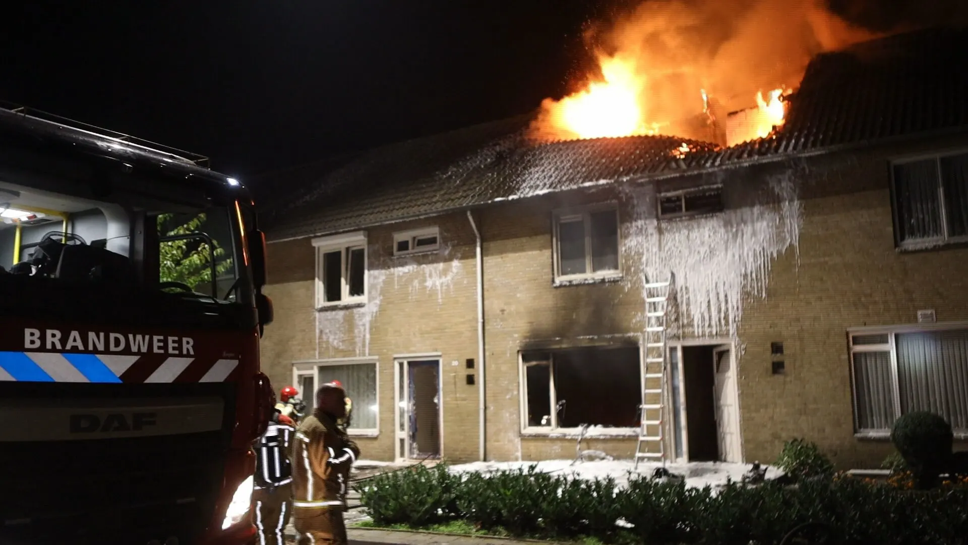 Felle brand verwoest huis in Best, bewoner aangehouden