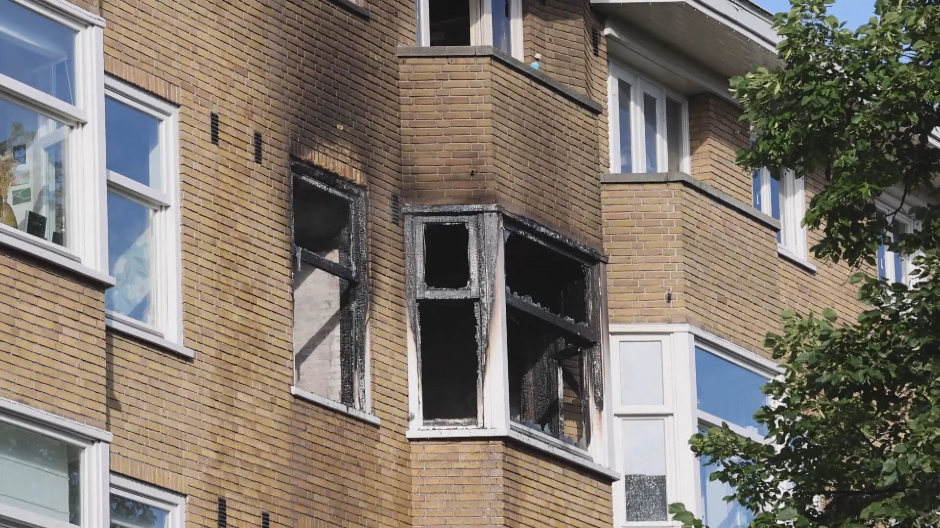 Twee zwaargewonden bij brand op derde etage in Amsterdam