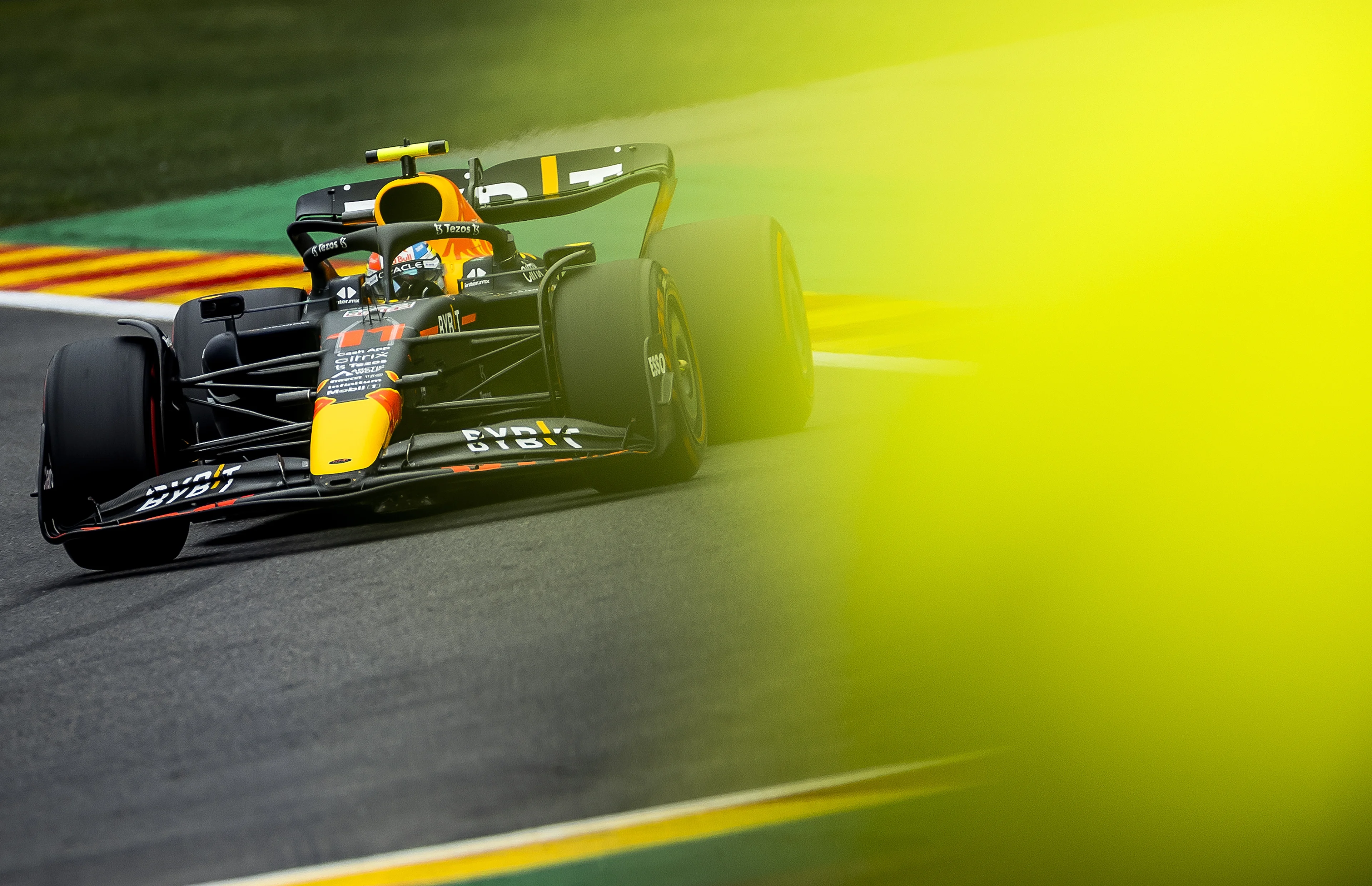 Verstappen snelst in kwalificatie GP België, maar pole voor Sainz