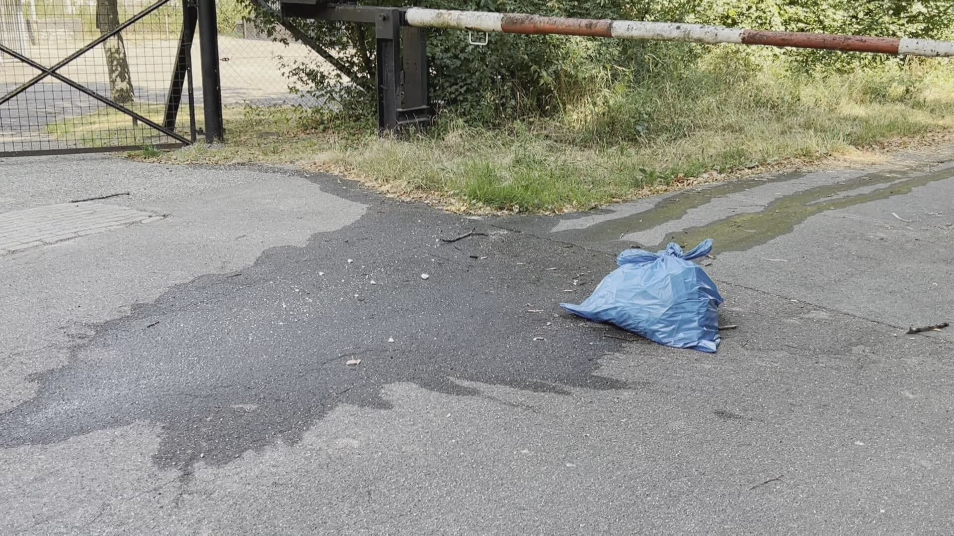 Dierlijk afval in vuilniszak gedumpt op weg in Maastricht