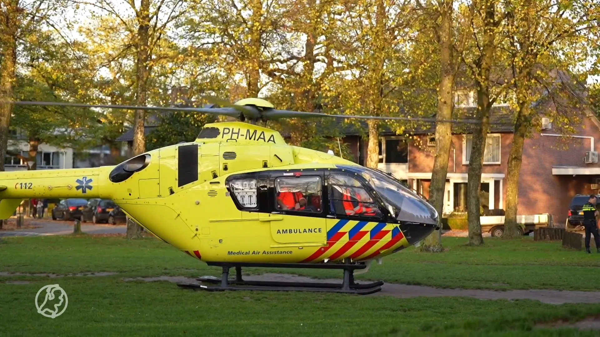 Jongetje aangereden door auto in Geldrop, traumahelikopter landt in speeltuintje