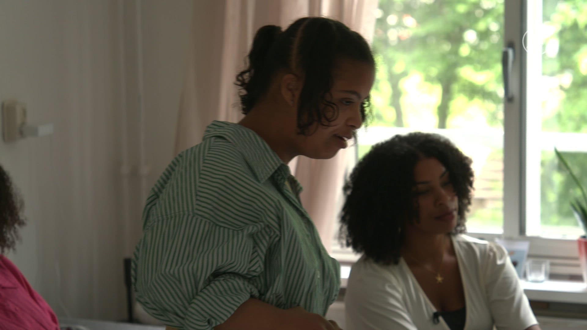 Faith en Zohraya zorgen al hun hele leven voor hun zusje Joann