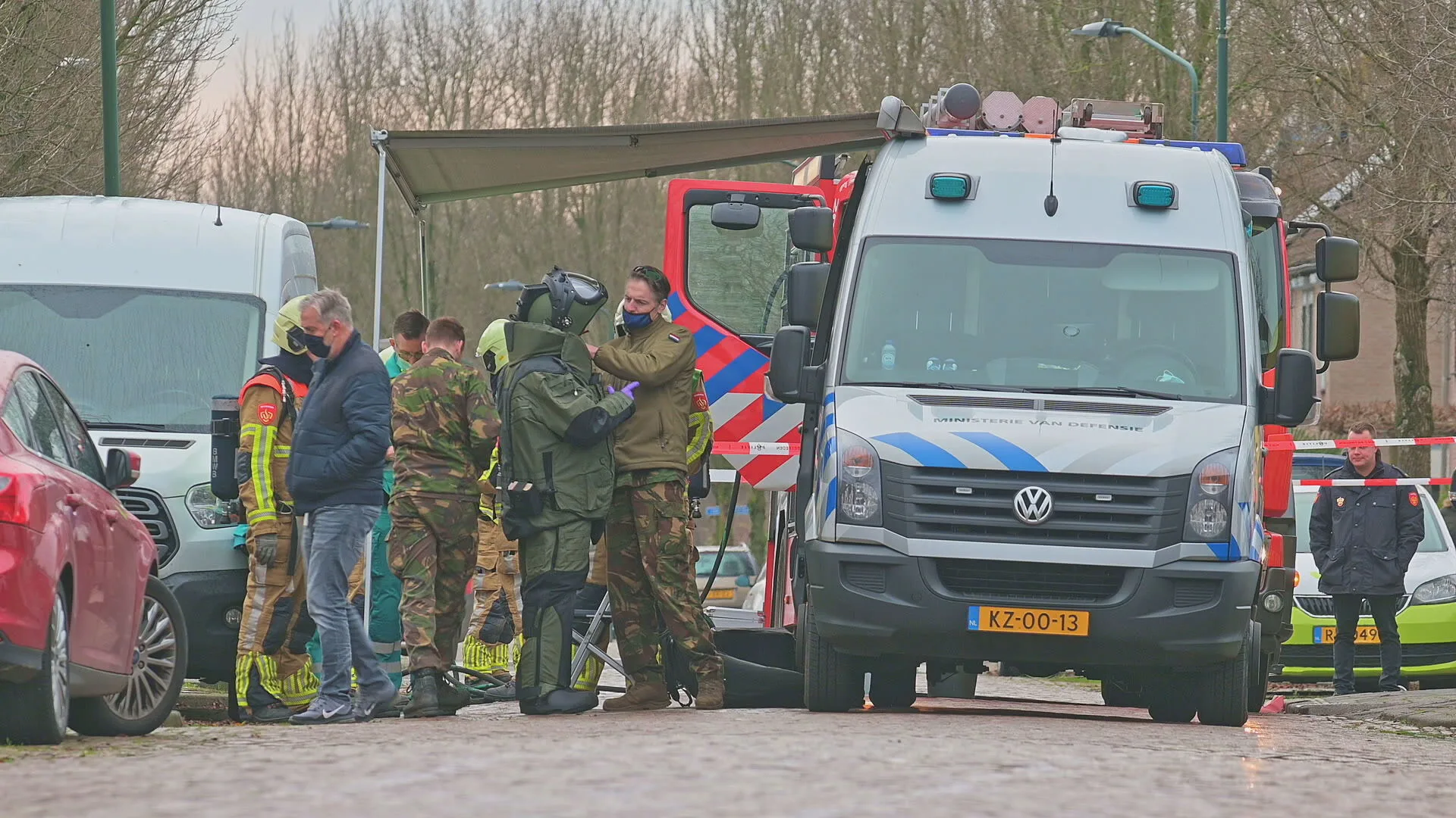 Politie vindt zelfgemaakte vuurwerkbommen in Zevenbergen, man (43) aangehouden