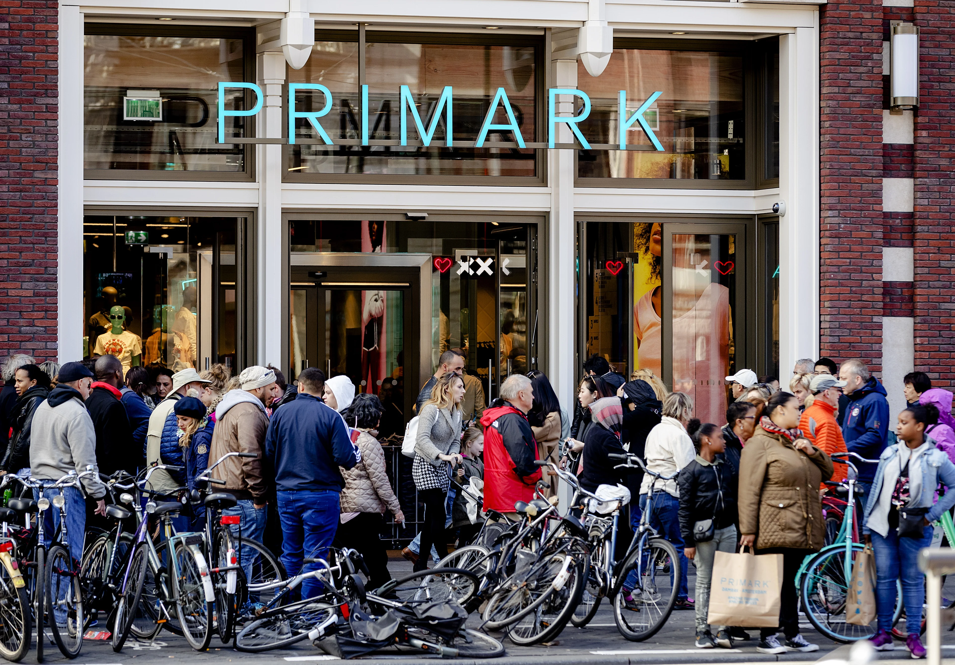 Primark waarschuwt voor 'schadelijk' eetbord voor kinderen: 'Sporen van lood en formaldehyde'