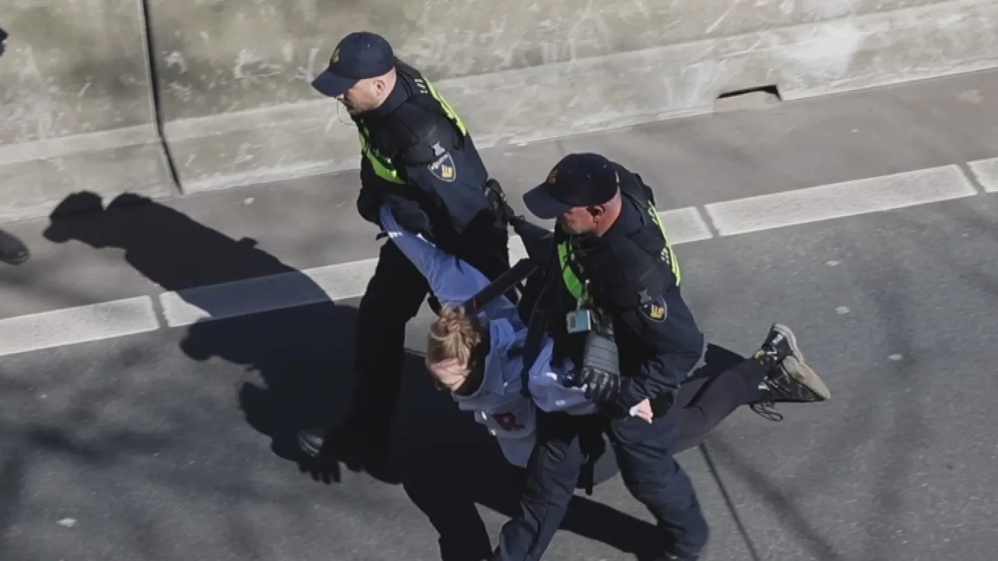 Politie pakt XR-activisten harder aan: naar bureau en boetes voor gevaar op weg