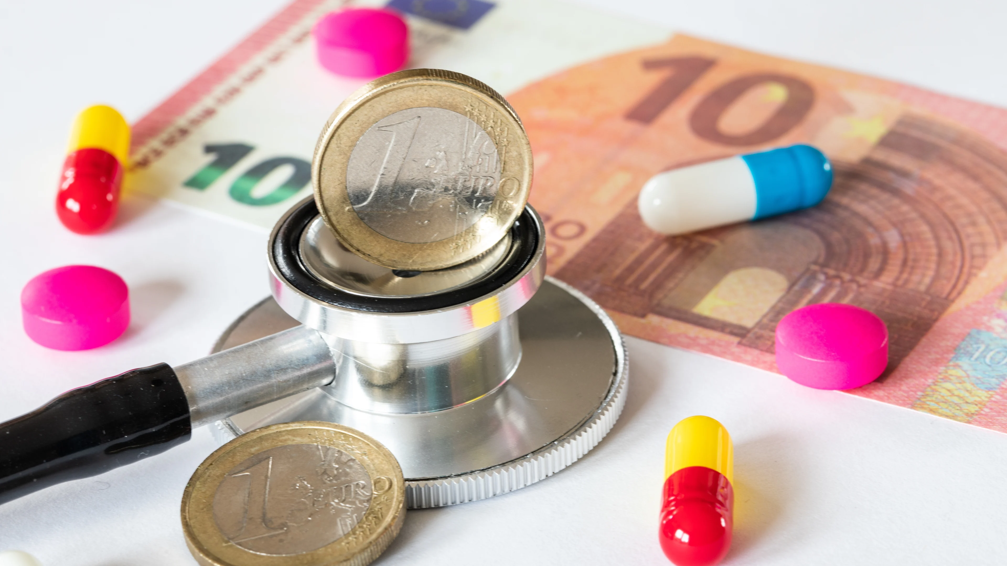 Betaal jij ook te veel voor je zorg? Meldpunt gestart tegen te hoge zorgverzekering