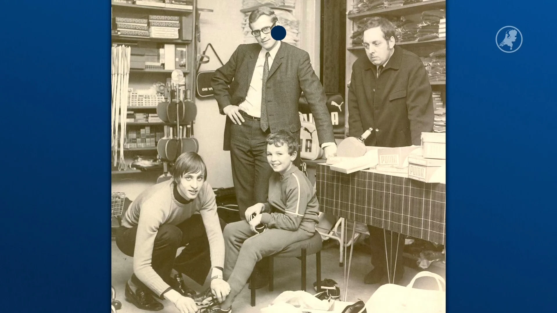 Zoektocht naar jongen die op de foto staat met Johan Cruijff