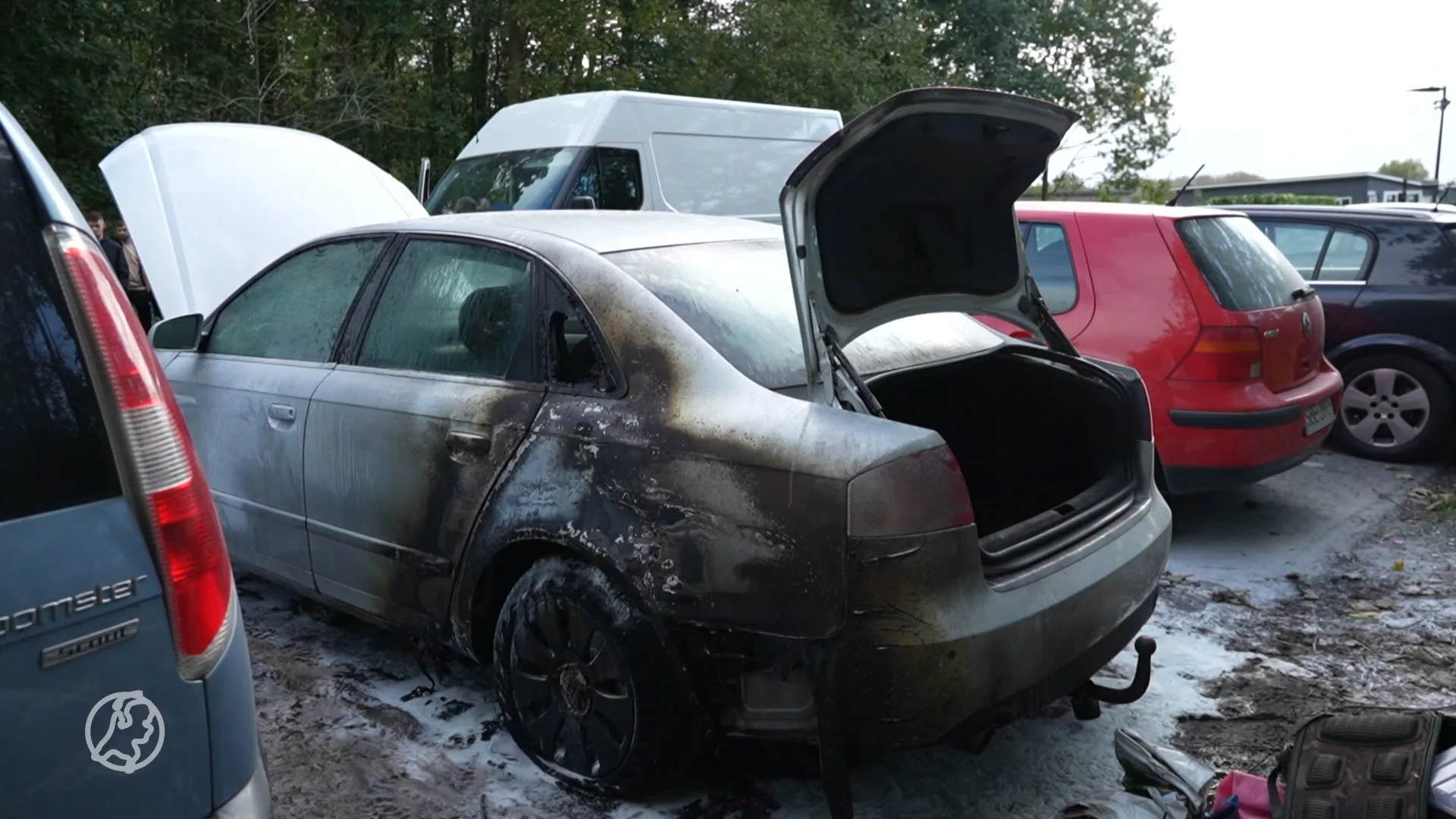 Auto in brand bij AZC in Zeewolde