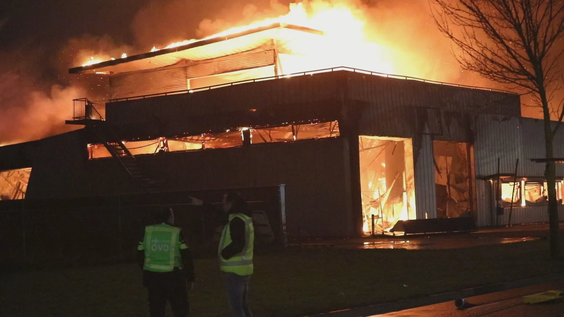 Enorme rookontwikkeling in Roosendaal door brand in pand Picnic