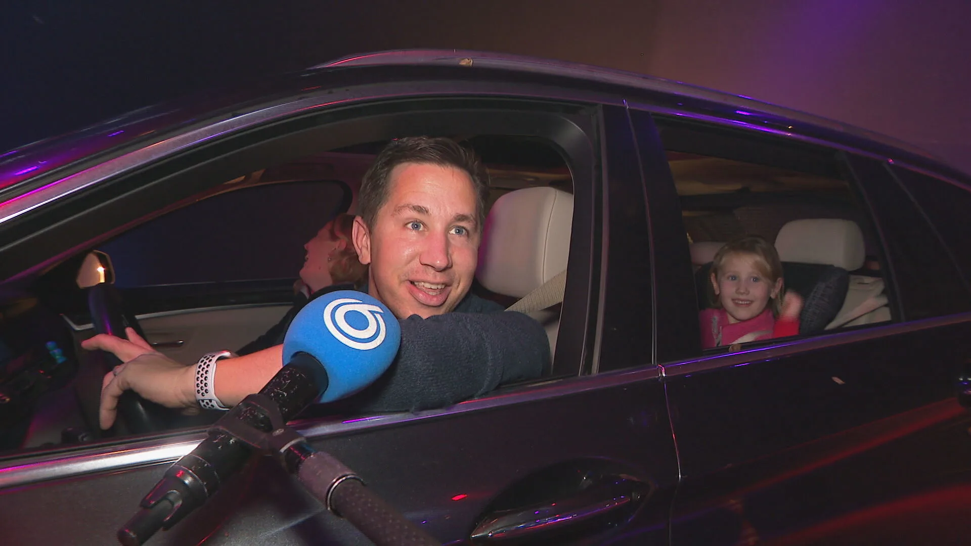 Feestgangers gaan los in drive-through discotheek in Bunnik