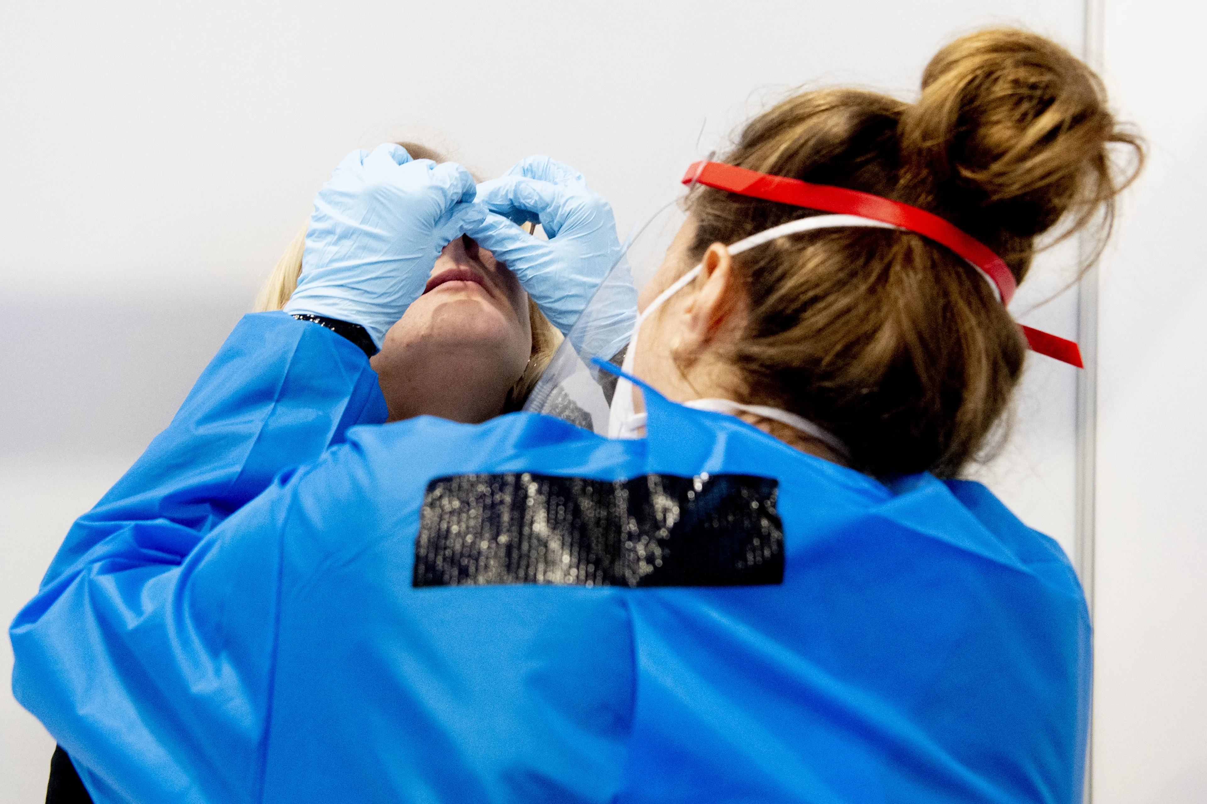 Notitie ministerie Economische Zaken: opening horeca leidt tot minder besmettingen