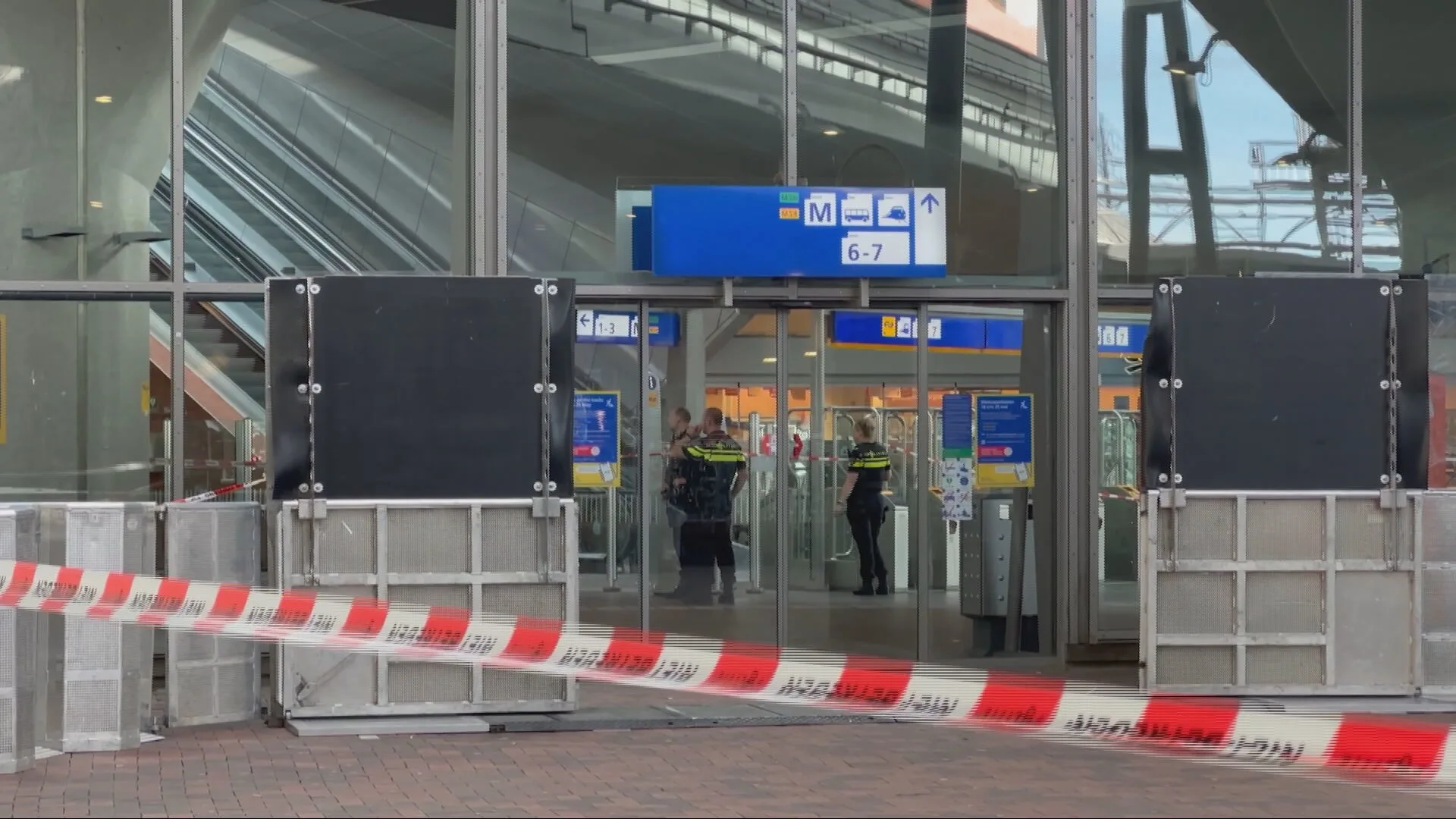 man-in-rolstoel-op-spoor-beland-en-door-trein-overreden-hart-van