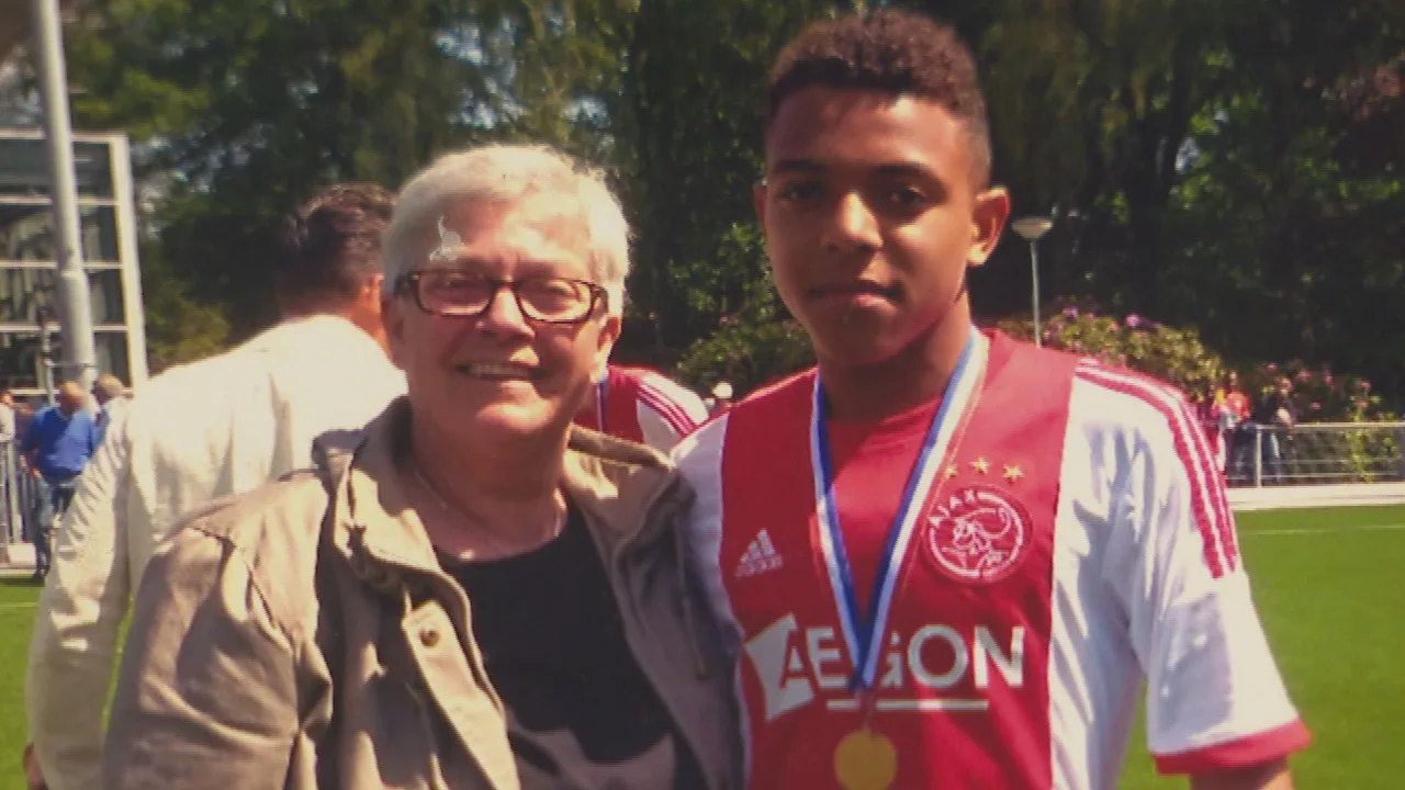 Trotse oma heeft volle vertrouwen in Oranje-speler Donyell Malen: 'Heb uren met hem gevoetbald'
