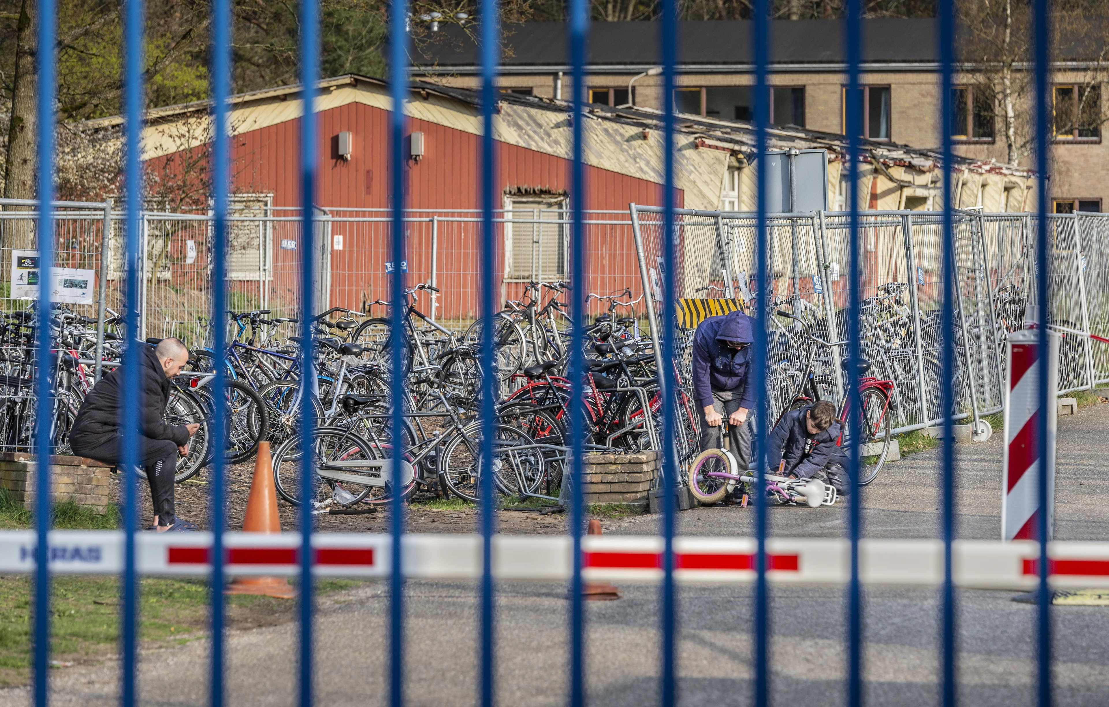 Twee mannen neergestoken in azc Budel, drie aanhoudingen