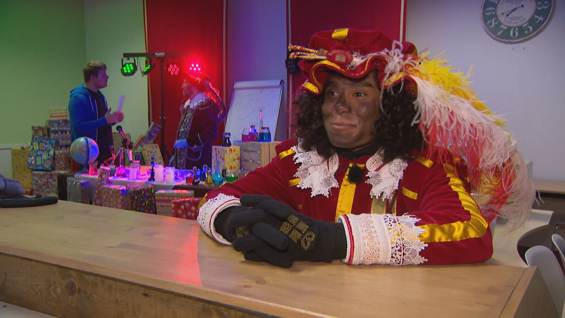 Leonardo beledigd door besluit Facebook: 'Alleen blanken mogen kennelijk Piet spelen'