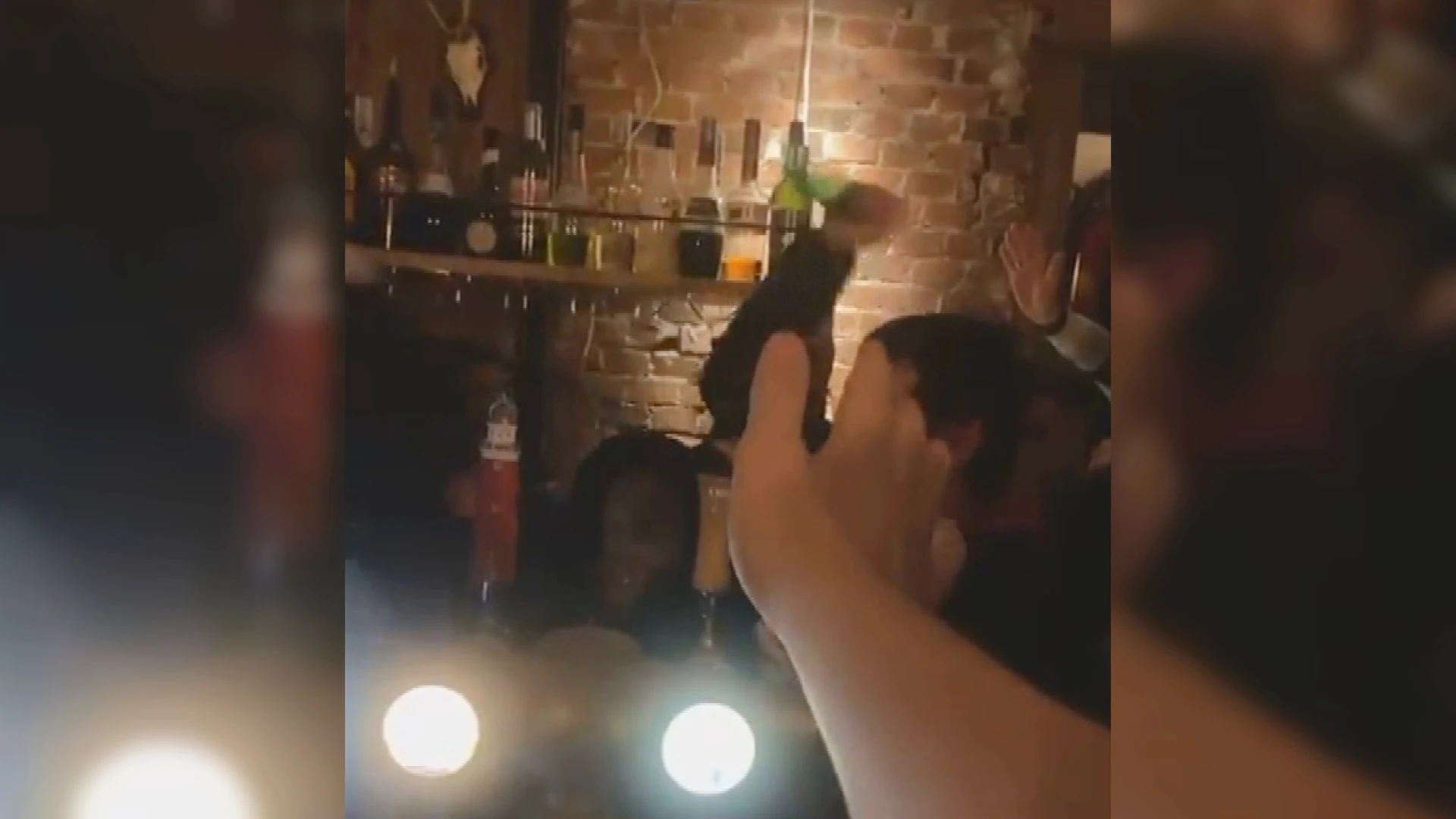 FVD: Baudet met bierfles geslagen, rand van zijn slaap geraakt