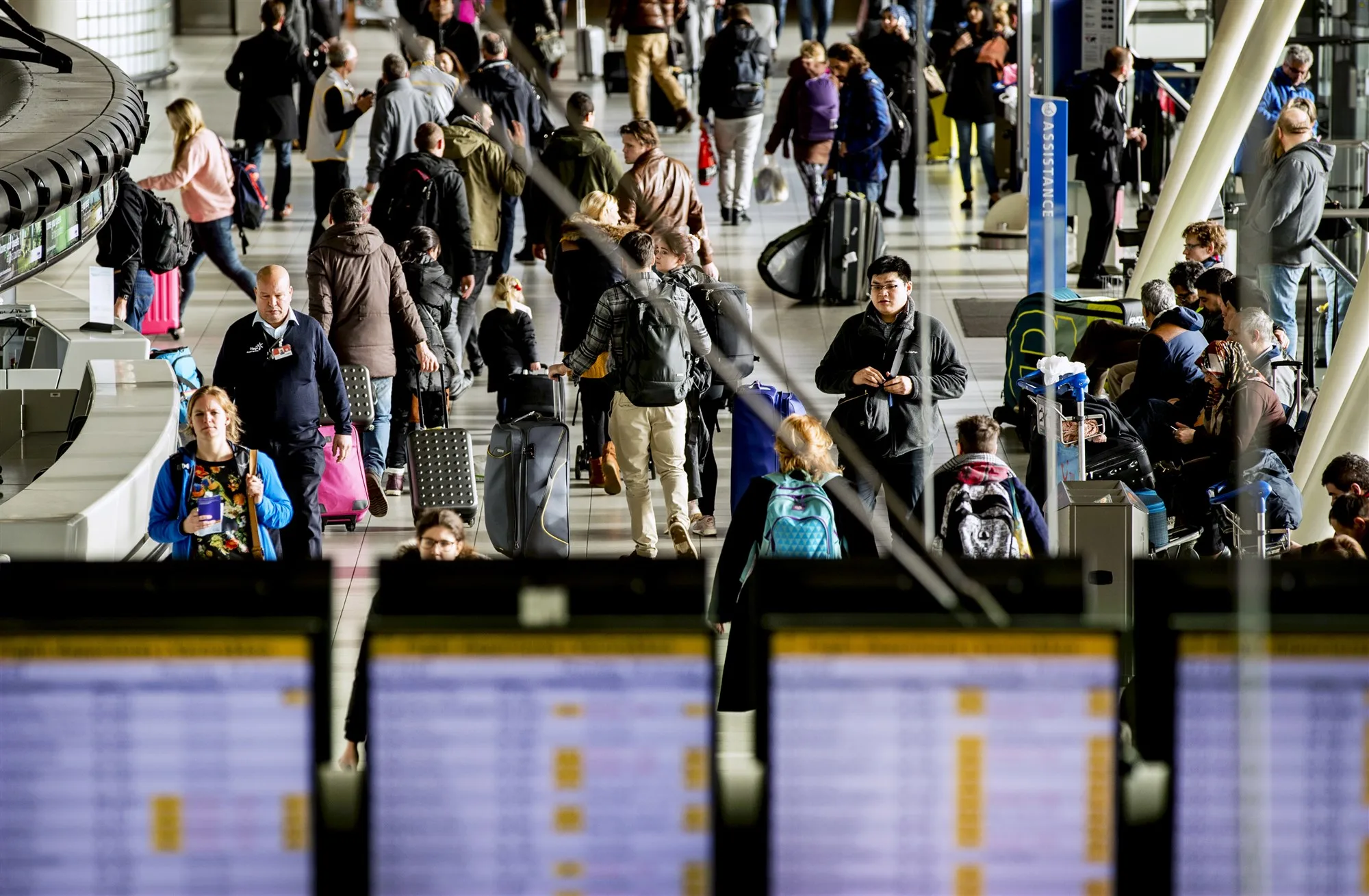 Tientallen vluchten Schiphol geschrapt wegens storm