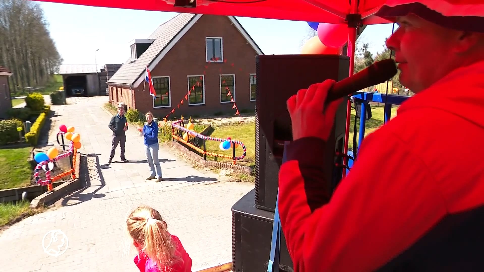 Koningsdag in Nederlandse dorpen verloopt gezellig en gemoedelijk