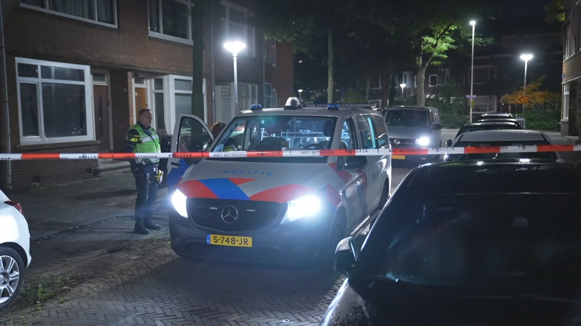 Explosie bij Rotterdamse woning en politie vindt brandbom in scooter