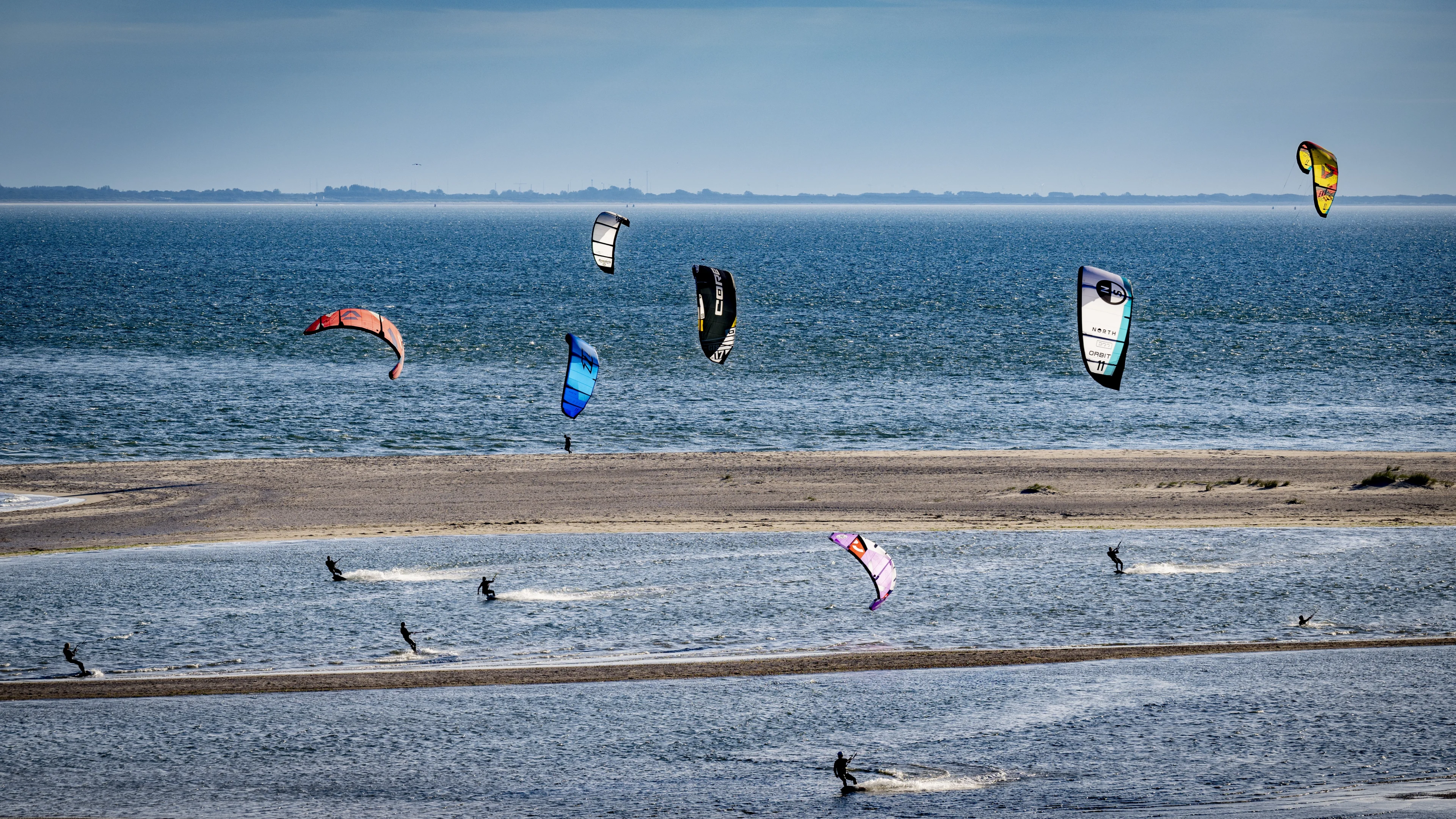 Kitesurfer overleden op Maasvlakte, vermoedelijk na onwelwording