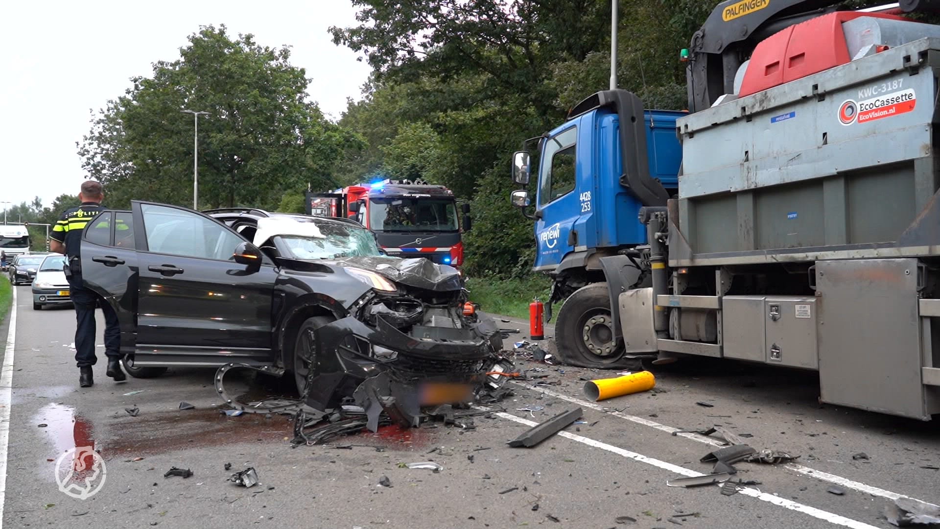 Zwaargewonde bij frontale botsing Tilburg, mogelijk ook kind gewond