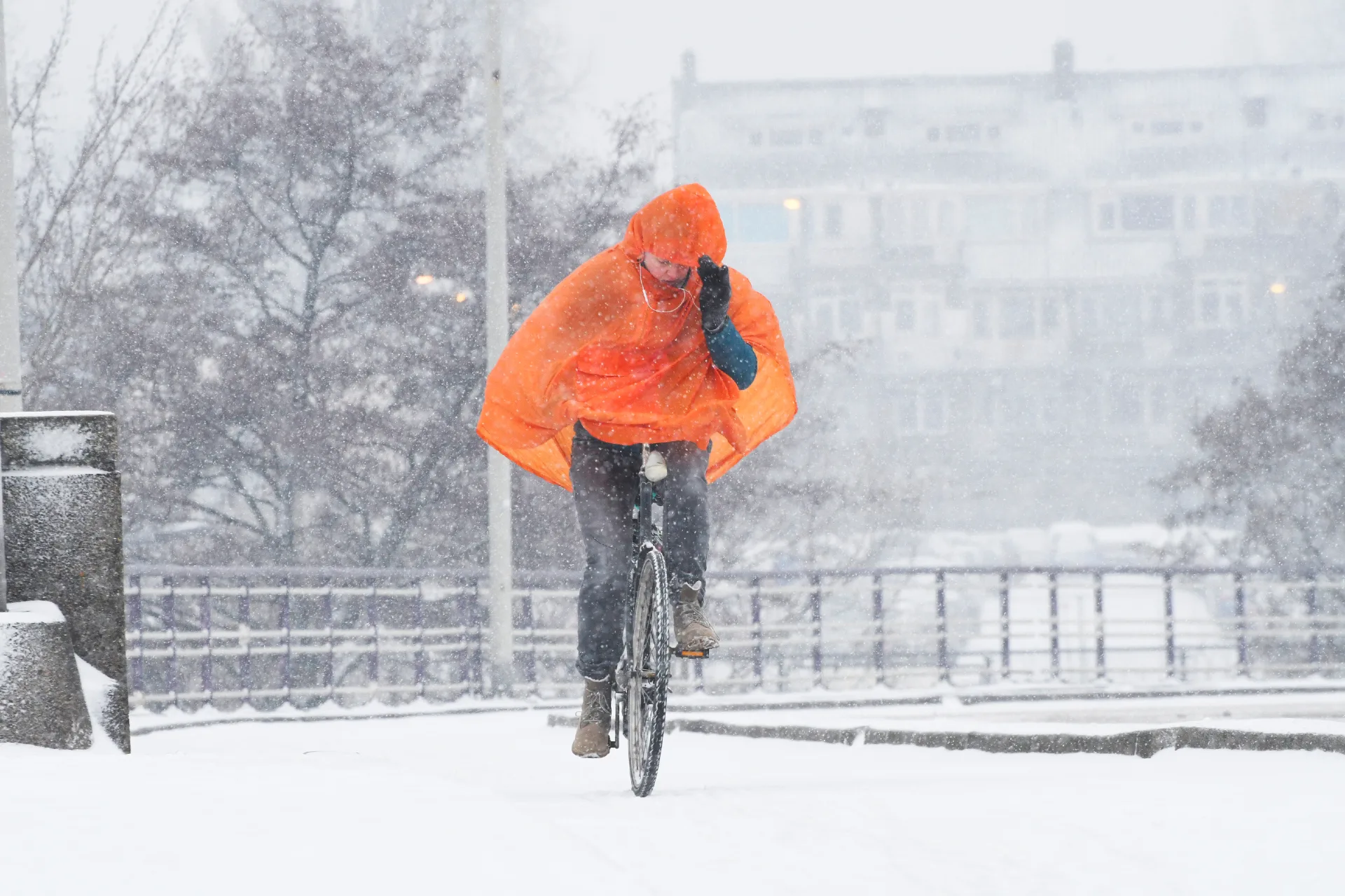 Eten bestellen tijdens sneeuw? Thuisbezorgd stopt diensten bij extreem weer