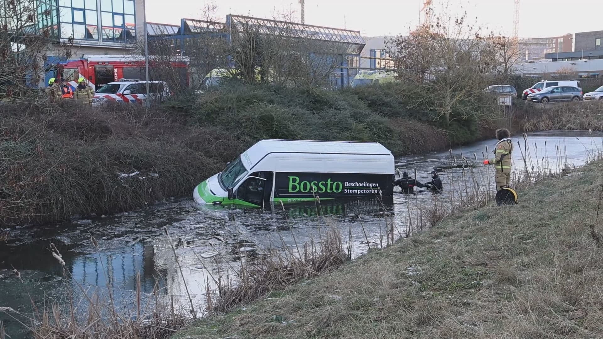 Bestuurder bestelbus overlijdt na onwelwording in Alkmaar