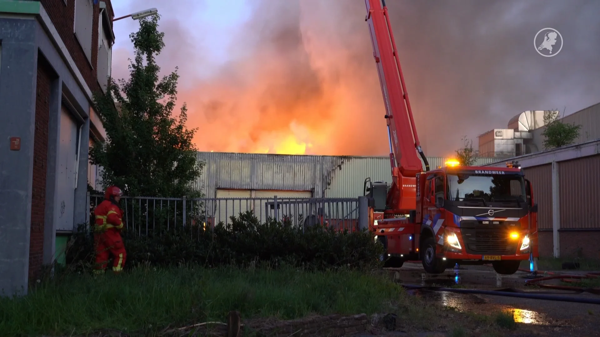 Grote brand bij hennepbedrijf in Oude Pekela