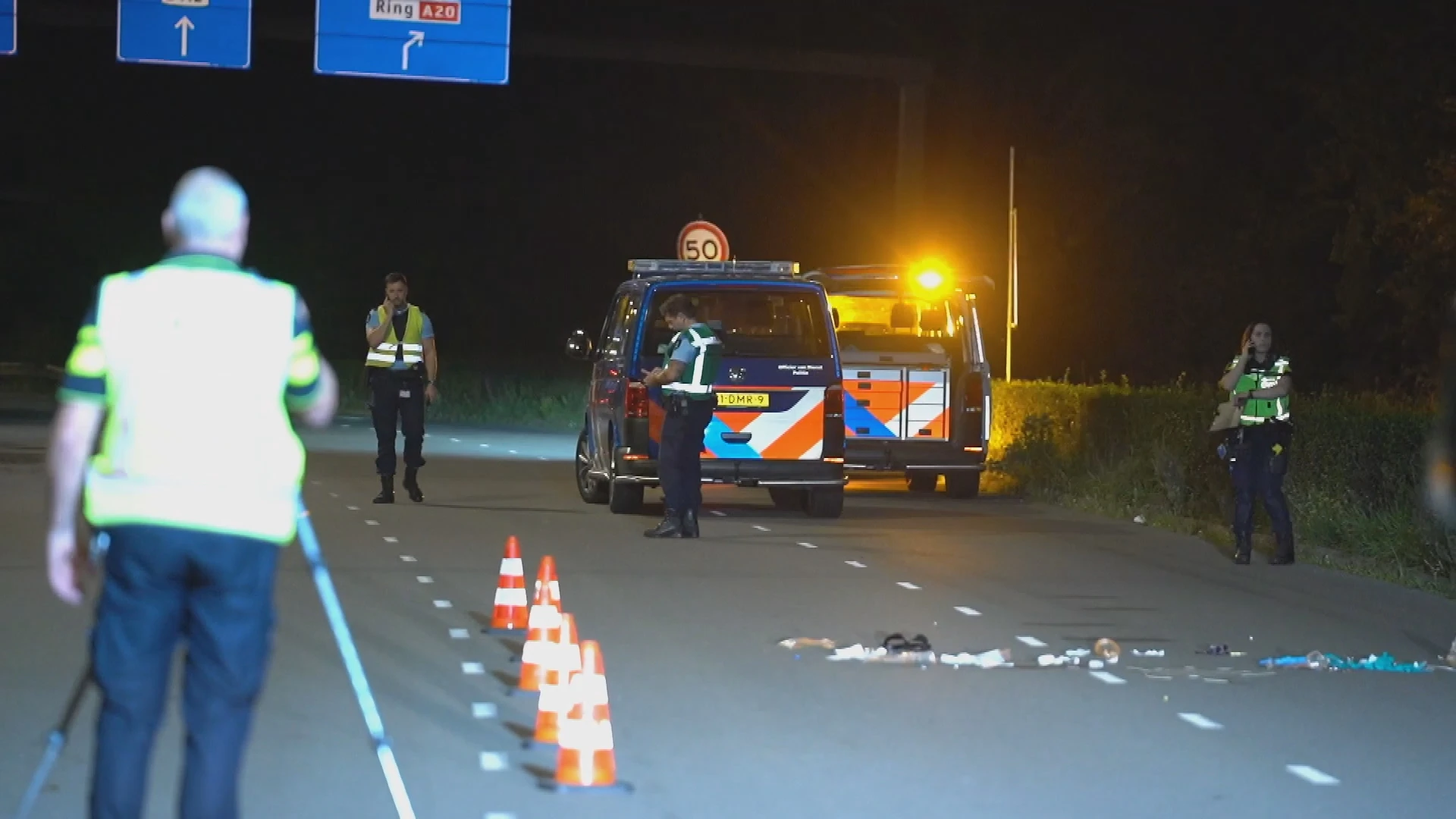 Man (23) zwaargewond na ontsnapping uit rijdend arrestantenbusje in Rotterdam