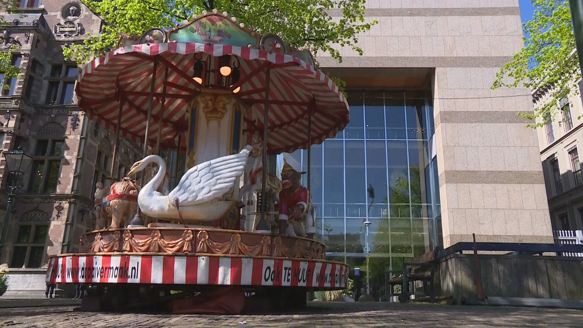 Kermisexploitanten willen ook snel open: draaimolen voor de Tweede Kamer