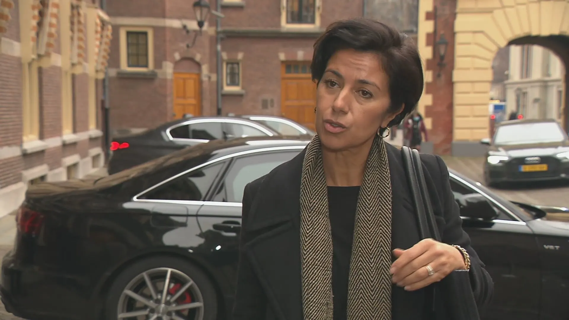 Staatssecretaris Uslu: doodsbedreigingen aan adres van schrijvers onacceptabel