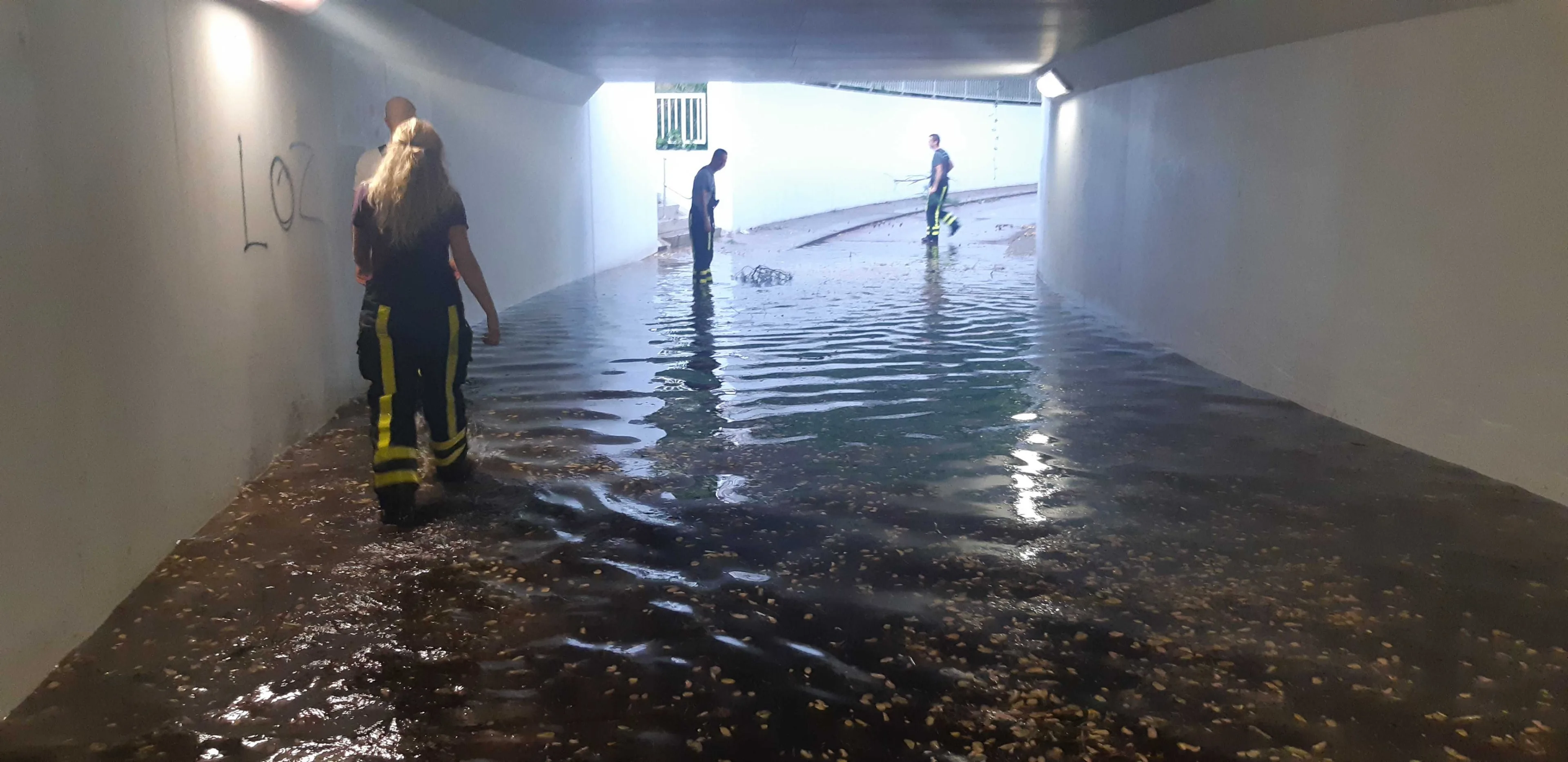 Wolkbreuk boven Brabant: overstroomde straten en met z'n allen schuilen in de Efteling
