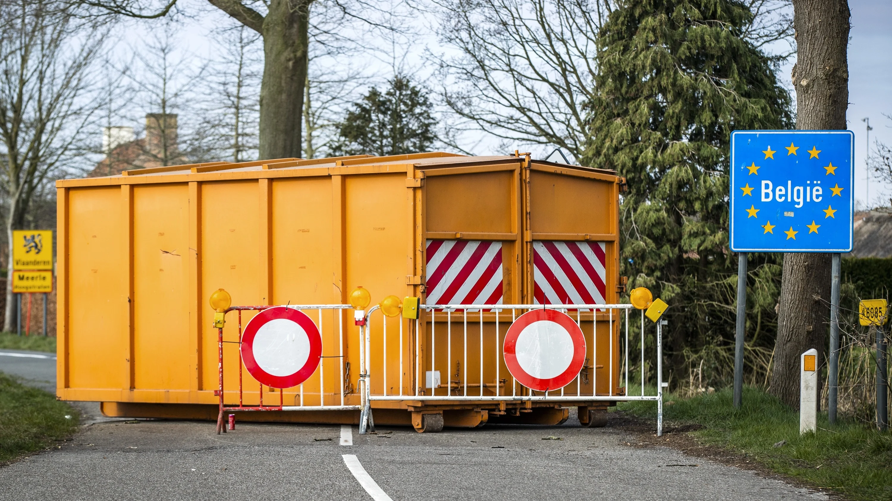 Marechaussee: grenzen dicht praktisch niet uitvoerbaar